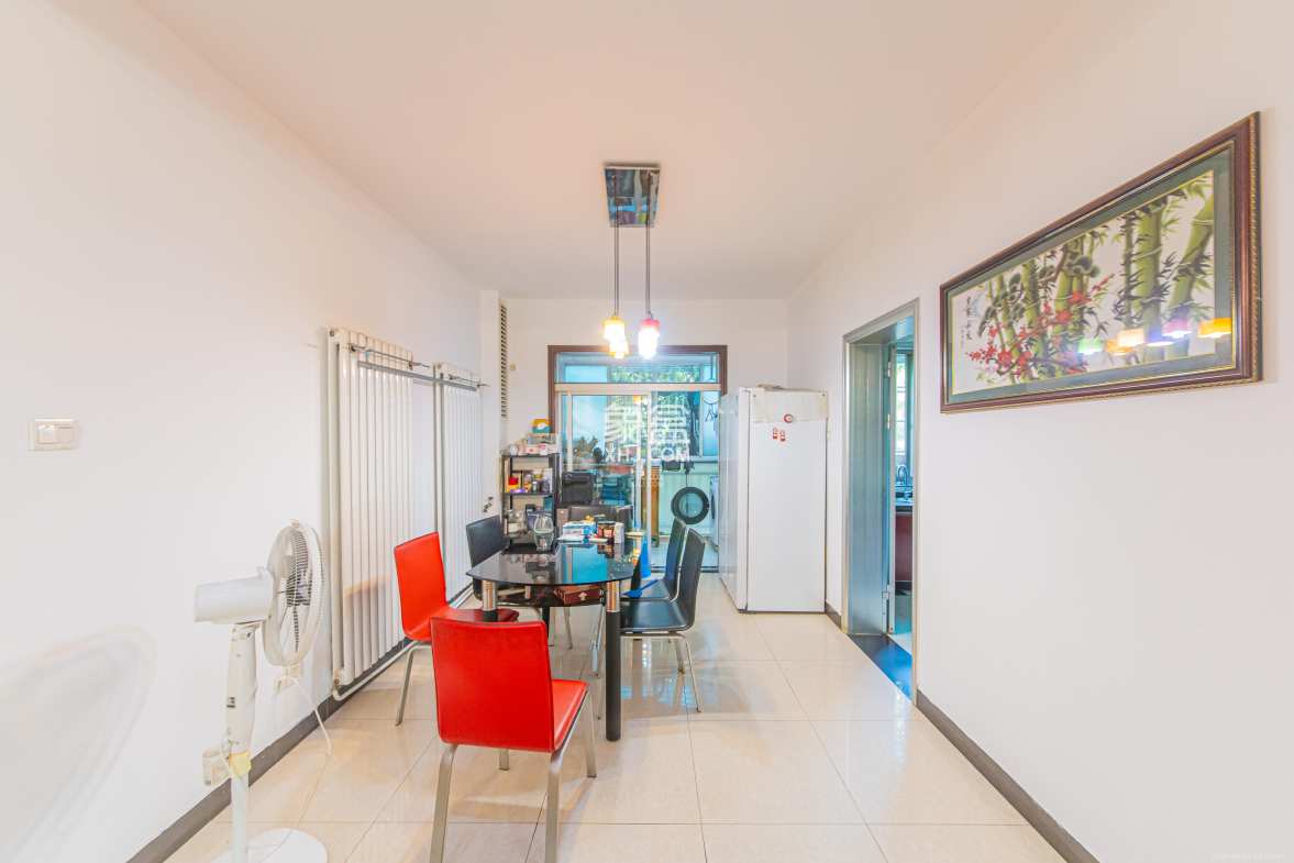 九峰小区(一二三四区)  4室2厅2卫    200.0万 九峰小区(一二三四区)  4室2厅2卫    200.0万客厅