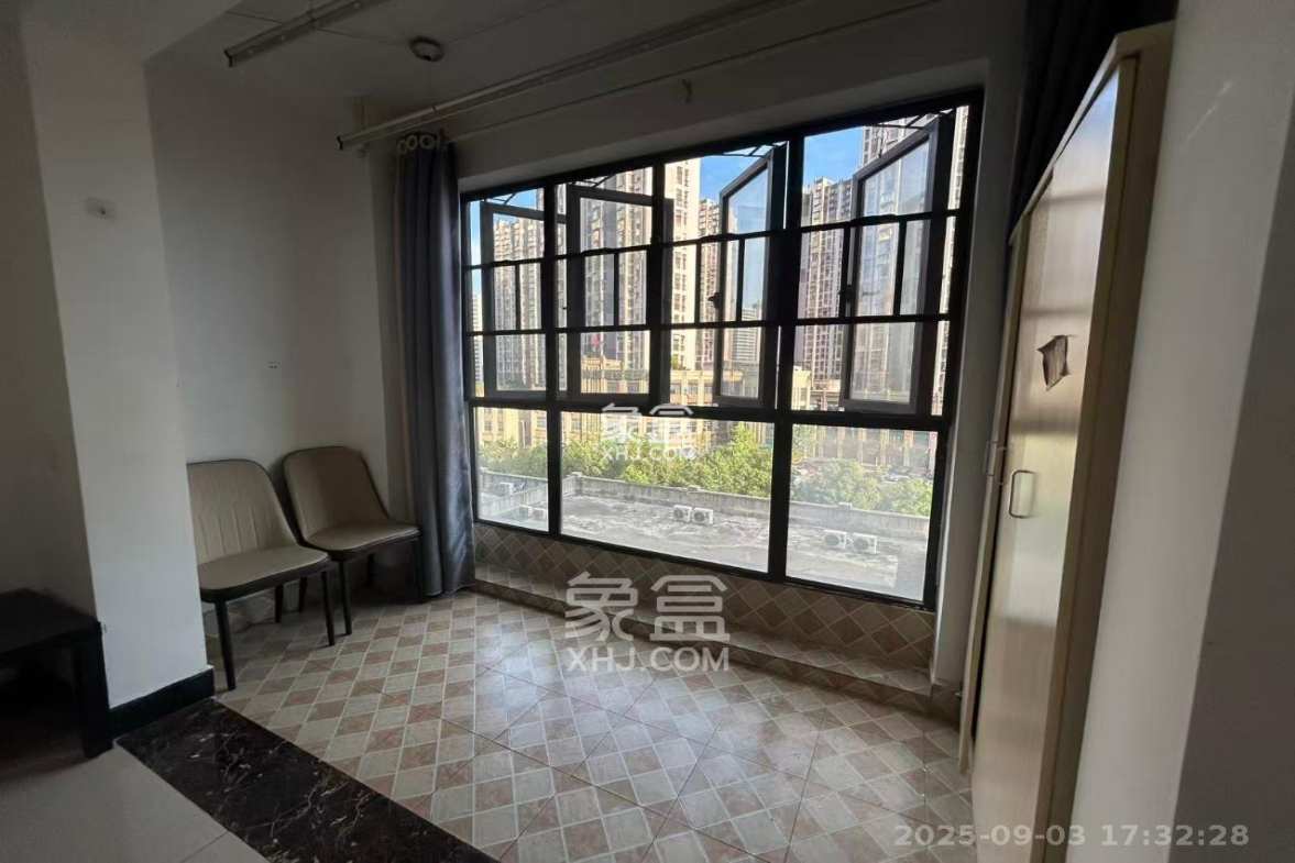 梅溪鑫苑名家 4室2厅1卫 2300.0元/月 梅溪鑫苑名家 4室2厅1卫 2300.0元/月室内图