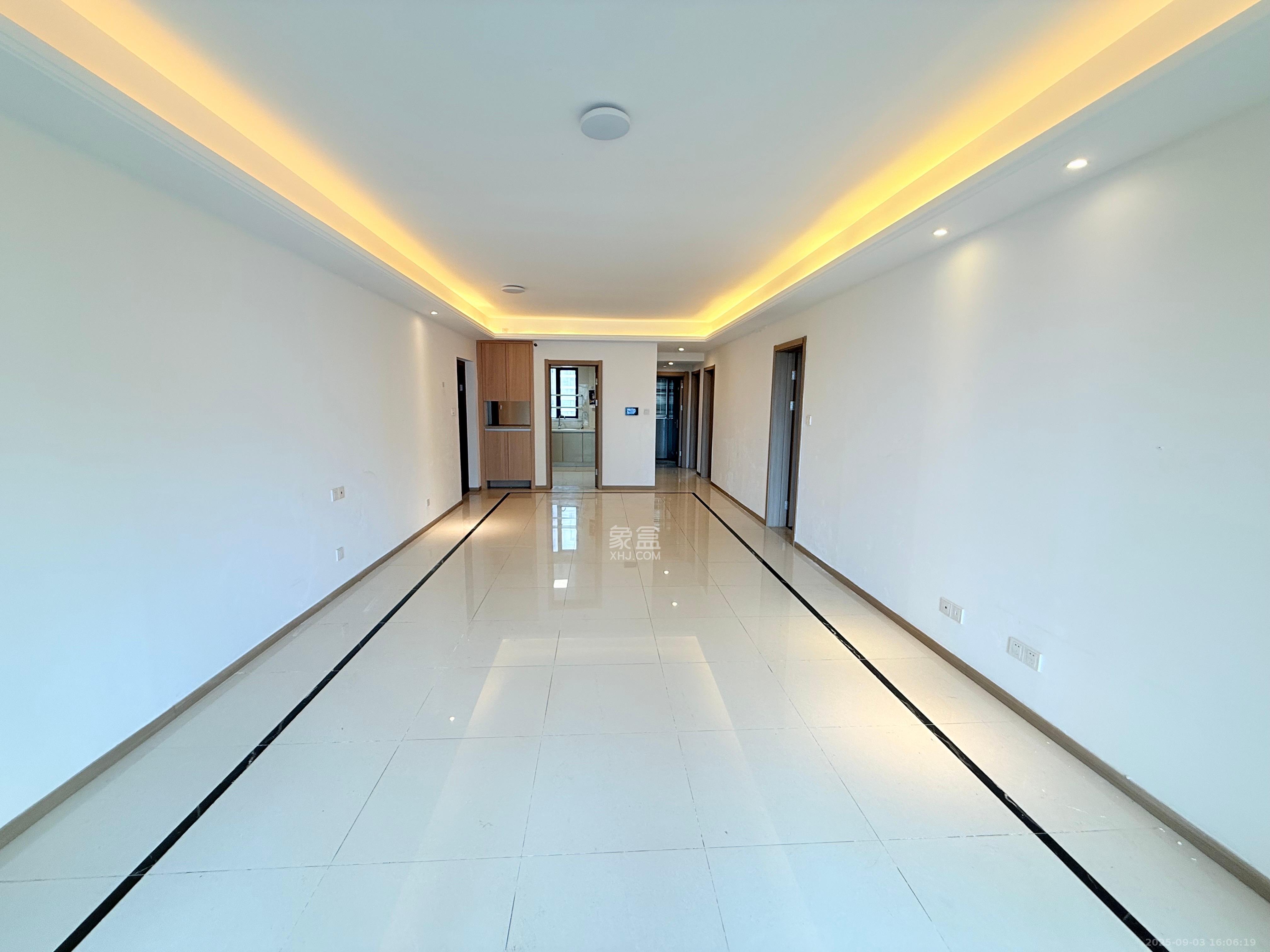 长沙高铁吾悦广场 3室2厅2卫 3500.0元/月 长沙高铁吾悦广场 3室2厅2卫 3500.0元/月室内图