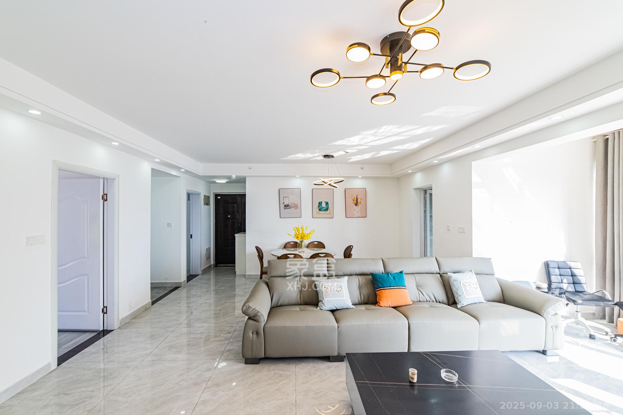 北辰三角洲E7区  4室2厅2卫    258.0万 北辰三角洲E7区  4室2厅2卫    258.0万客厅