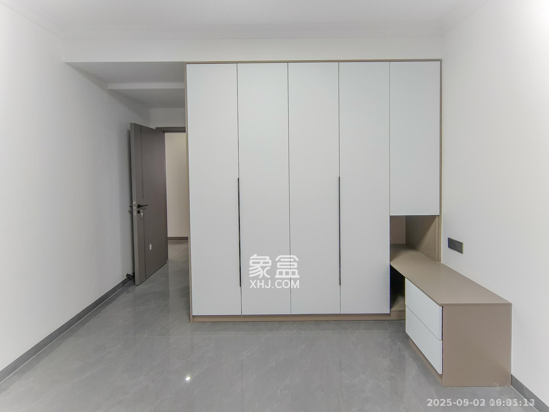 荣盛花语城  3室2厅2卫    2500.0元/月室内图
