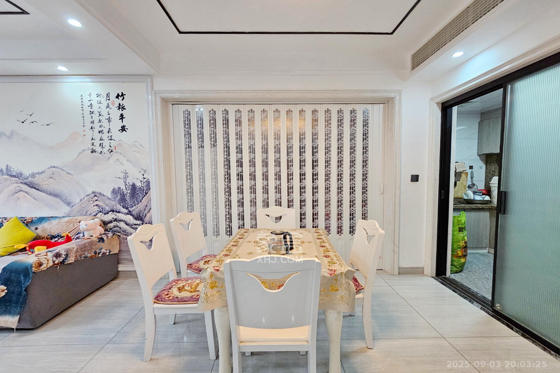 长房东旭国际 3室2厅2卫 118.0万 长房东旭国际 3室2厅2卫 118.0万客厅