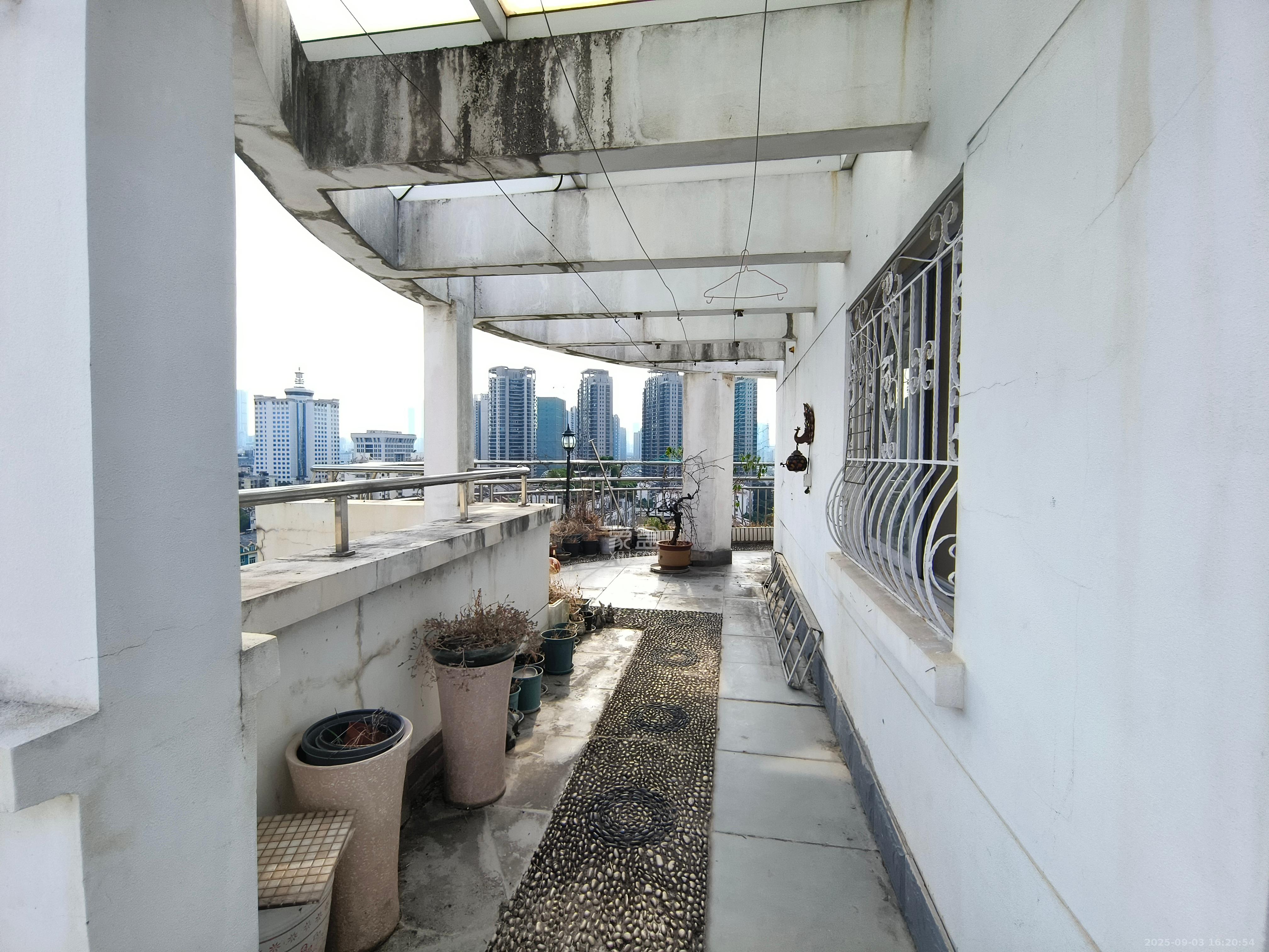 芙蓉苑 4室2厅3卫 3600.0元/月 芙蓉苑 4室2厅3卫 3600.0元/月室内图