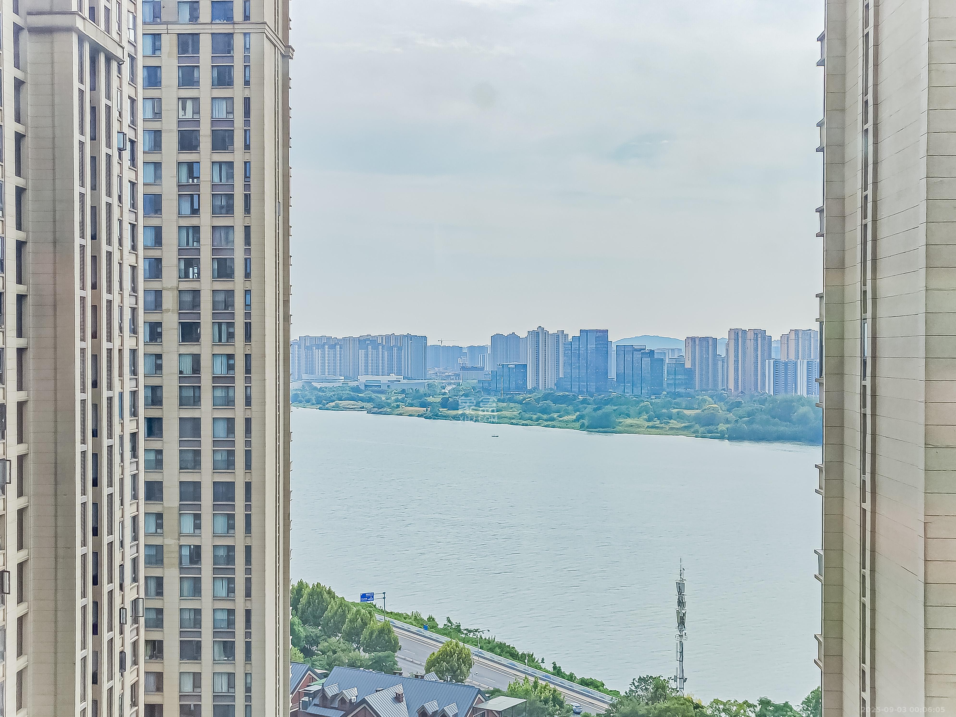 万科紫台  4室2厅2卫    280.0万 万科紫台  4室2厅2卫    280.0万