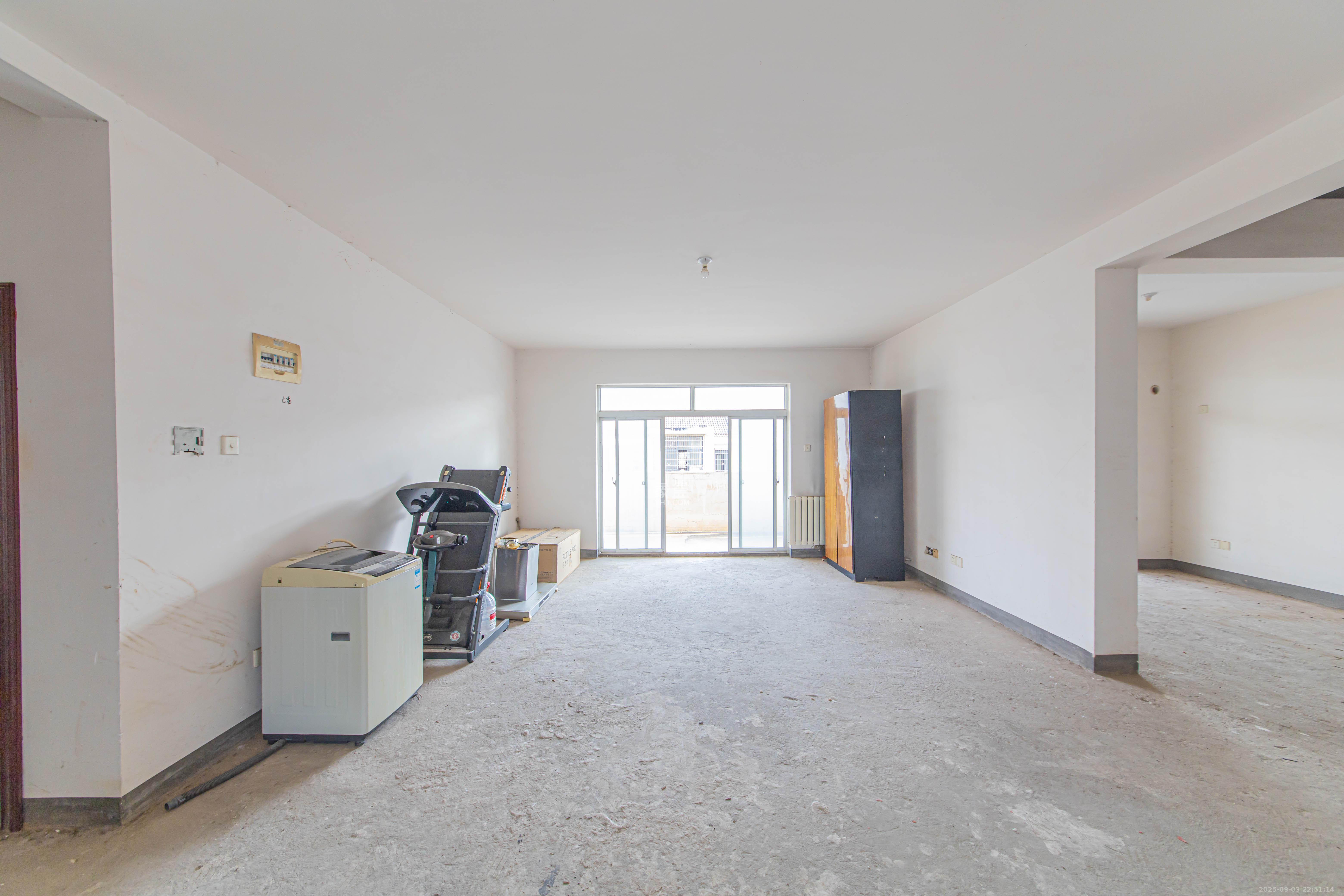 九峰小区（一二三四区）  6室3厅2卫    325.0万