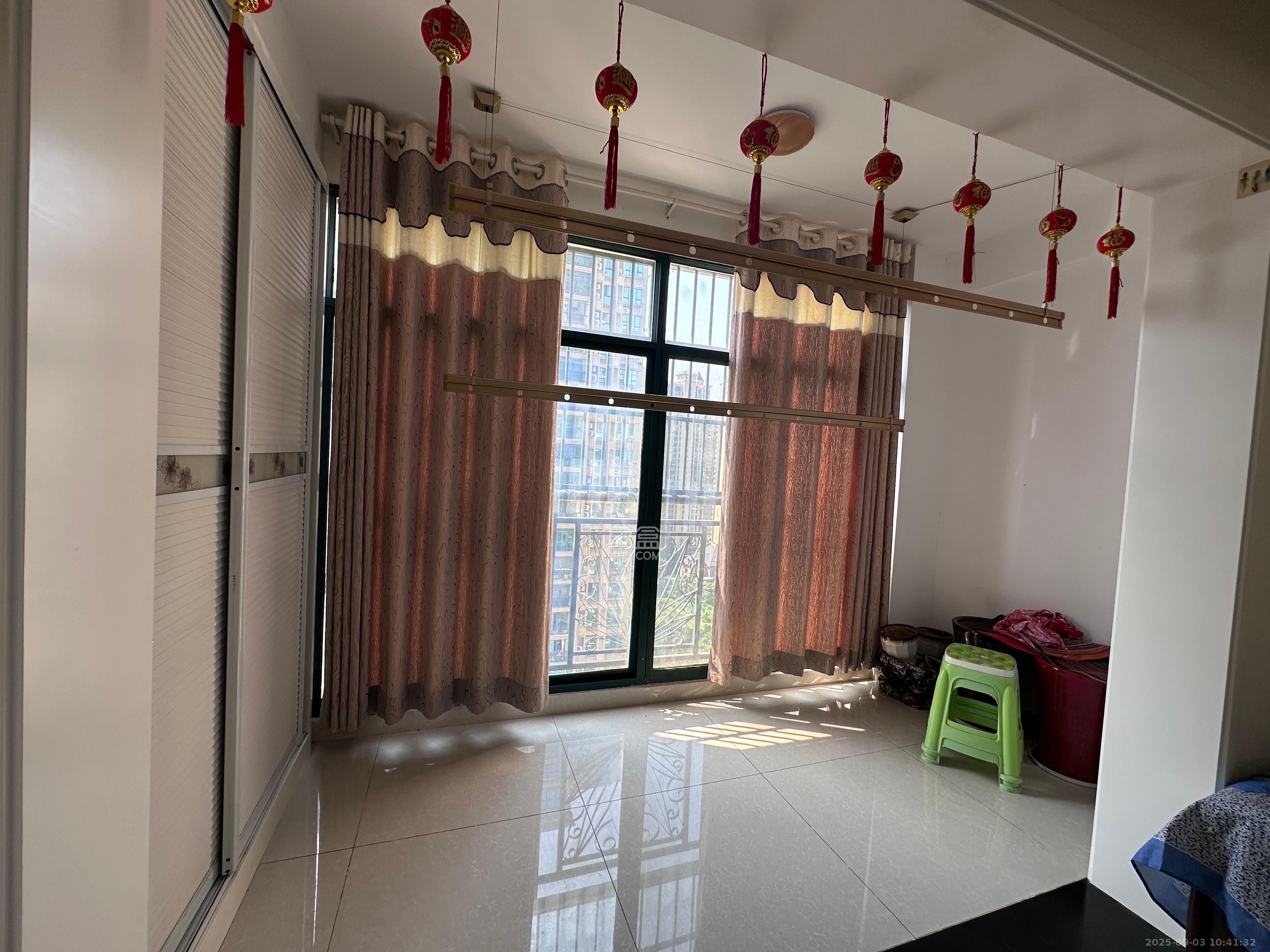 富基世纪公园 4室2厅1卫 2300.0元/月 富基世纪公园 4室2厅1卫 2300.0元/月室内图