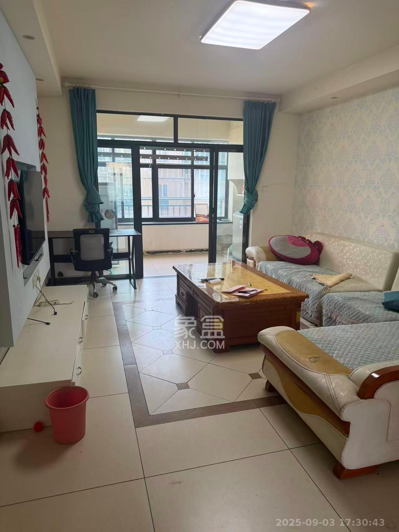 优山美地  1室2厅1卫    2500.0元/月 优山美地  1室2厅1卫    2500.0元/月室内图