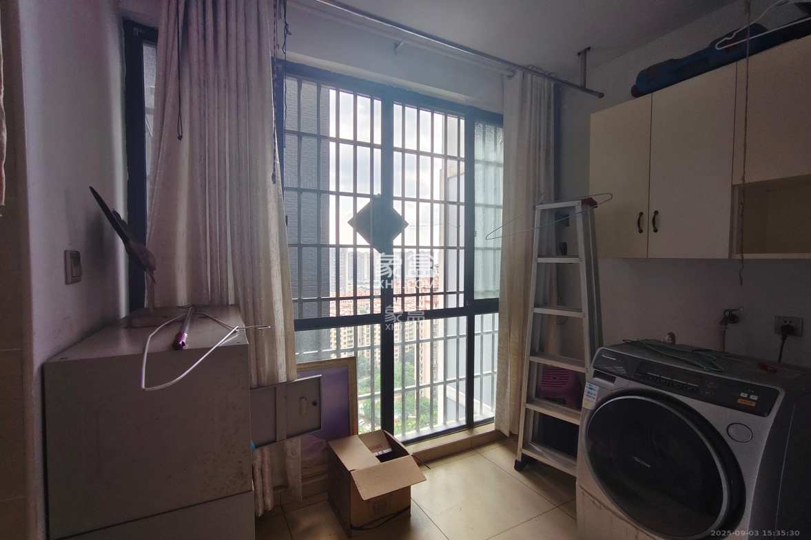 九华新城 3室2厅1卫 1500.0元/月 九华新城 3室2厅1卫 1500.0元/月室内图