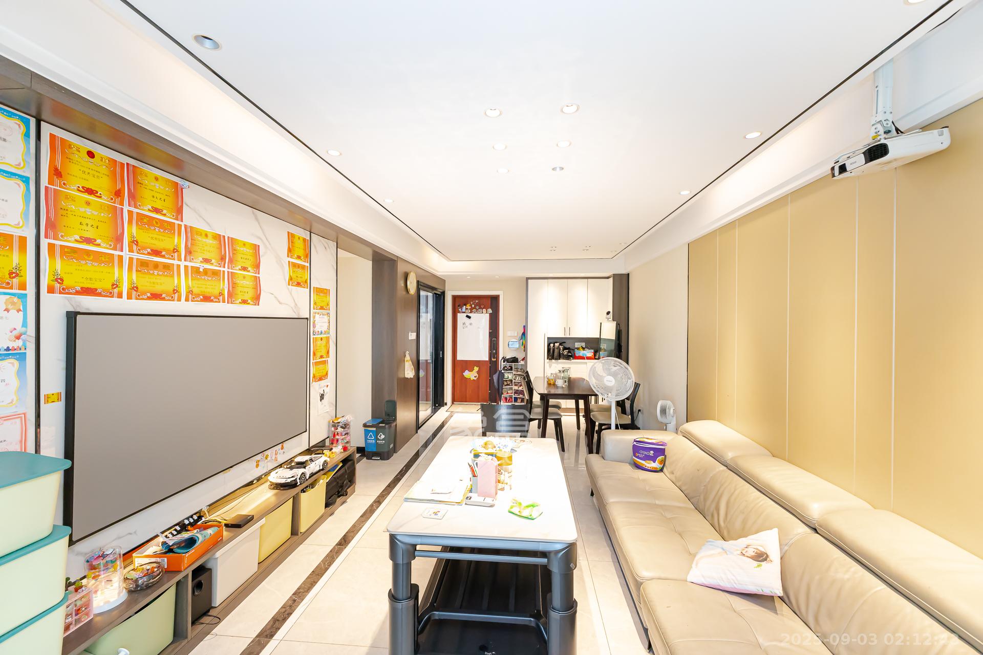 龙湖璟宸原著(龙湖紫宸)  3室2厅2卫    86.0万 龙湖璟宸原著(龙湖紫宸)  3室2厅2卫    86.0万客厅