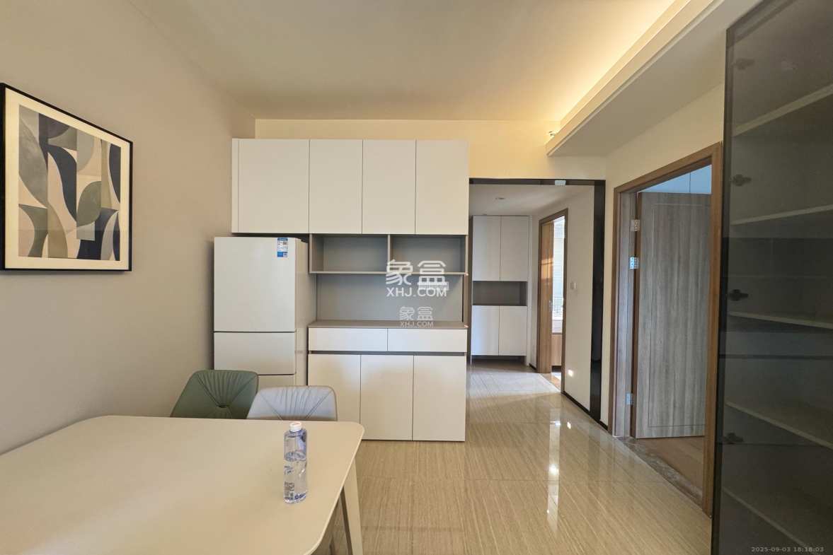 恒大国际广场  1室0厅0卫    2100.0元/月 恒大国际广场  1室0厅0卫    2100.0元/月室内图