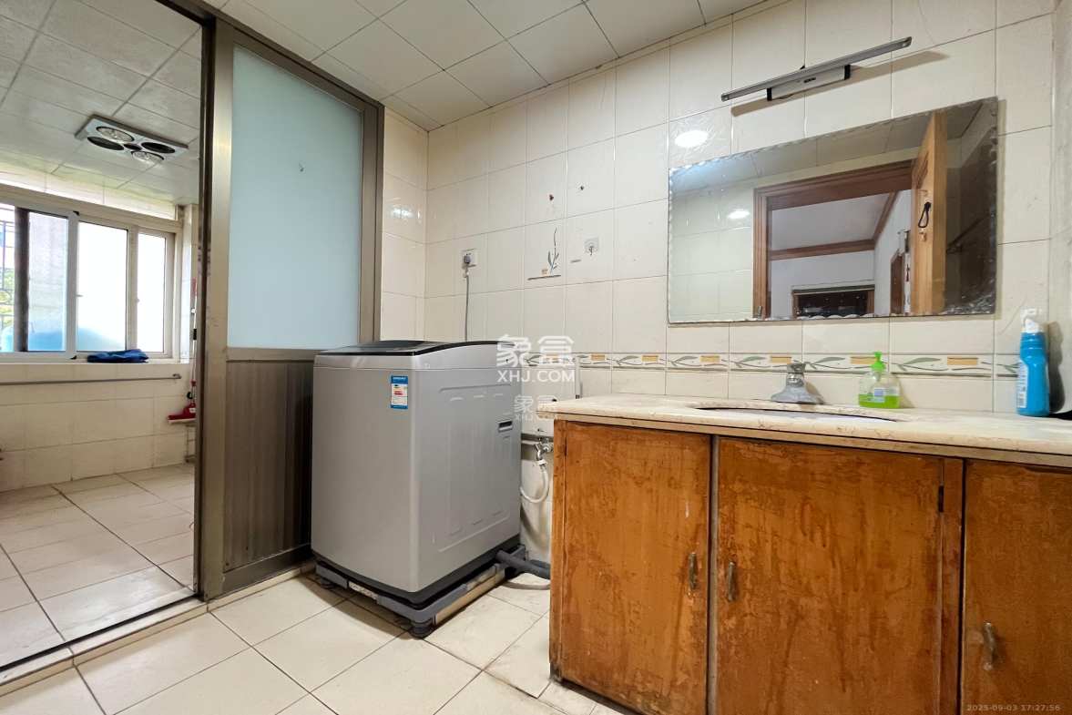 铁银电信花园  2室2厅2卫    1800.0元/月 铁银电信花园  2室2厅2卫    1800.0元/月室内图