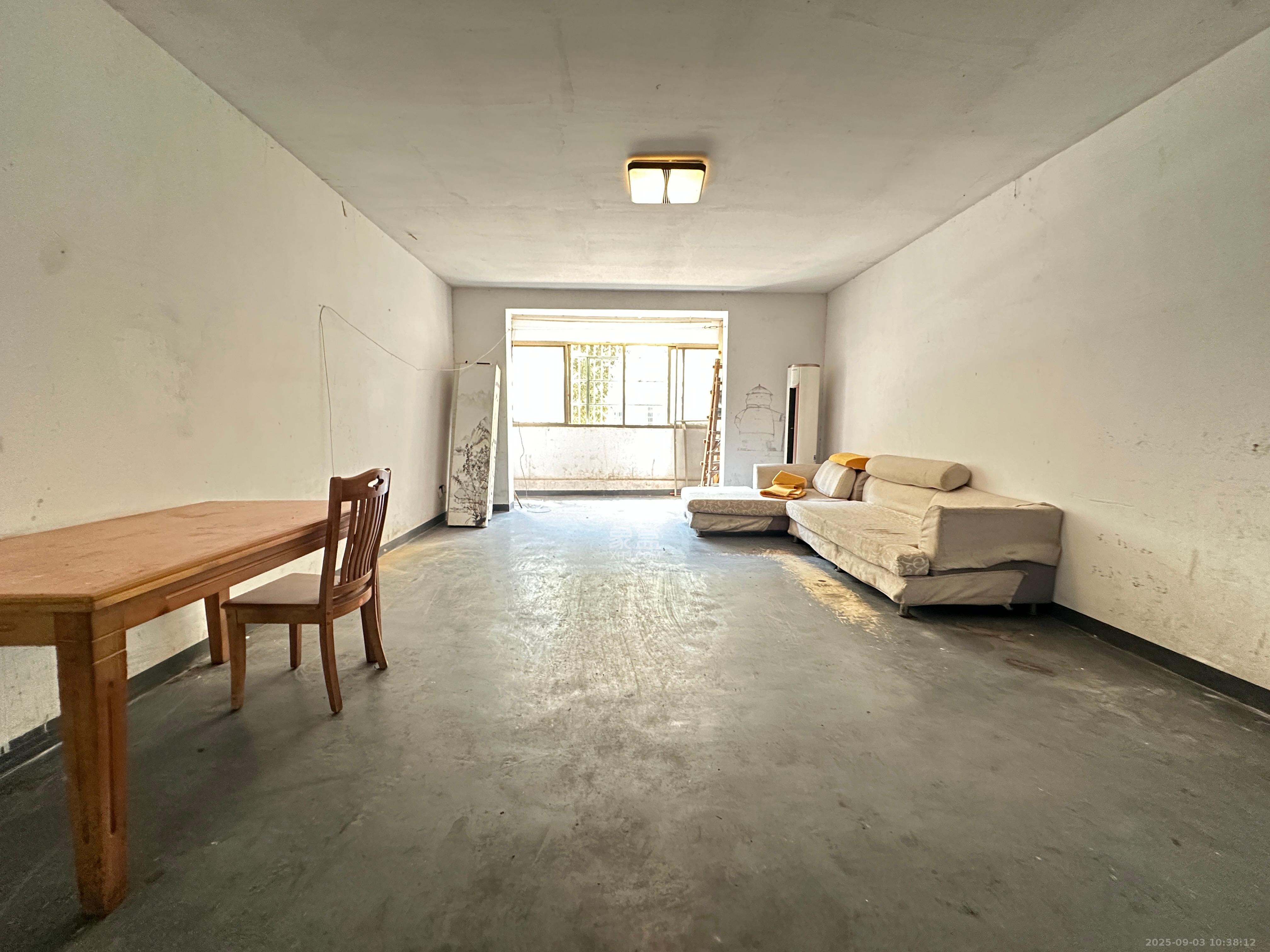 馨宇锦园(凯杨馨宇)  4室2厅2卫    2500.0元/月 馨宇锦园(凯杨馨宇)  4室2厅2卫    2500.0元/月