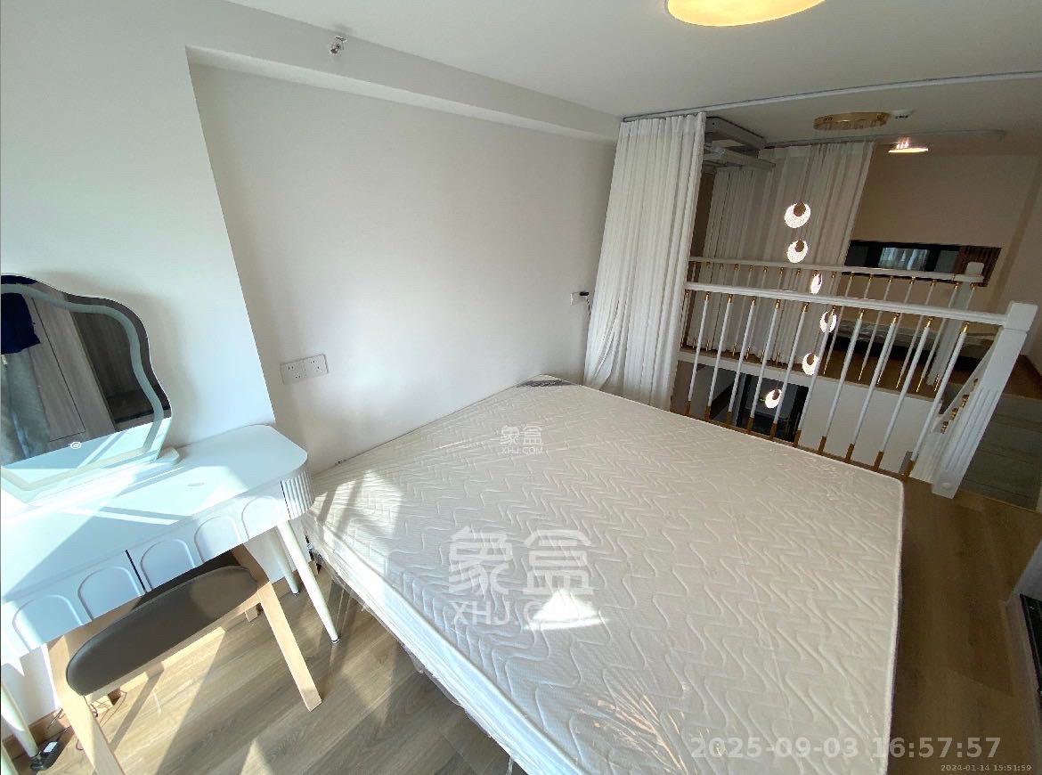 卓越伊景寓  1室0厅0卫    2000.0元/月室内图