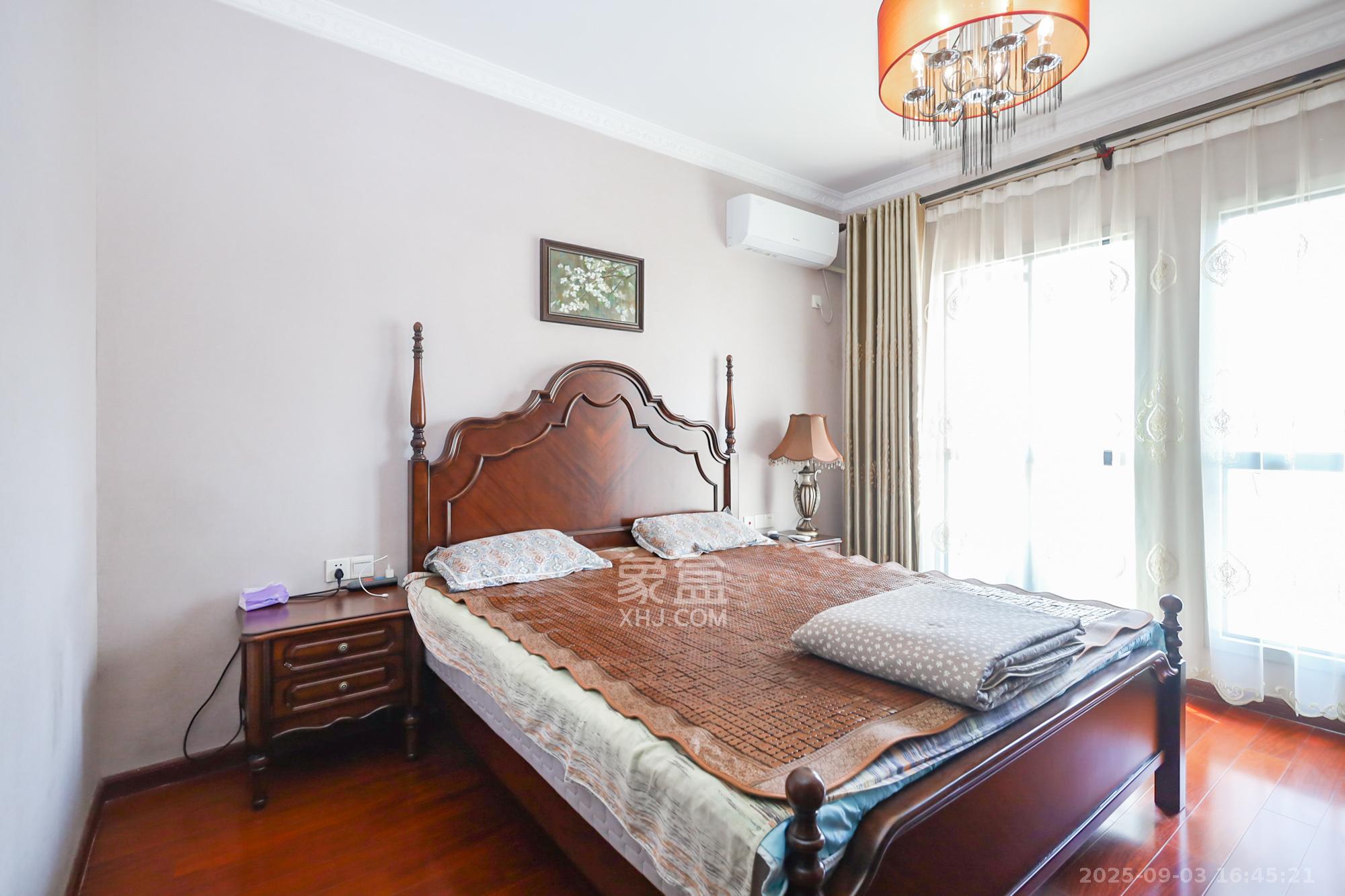 郡原广场 4室2厅2卫 182.0万 郡原广场 4室2厅2卫 182.0万卧室