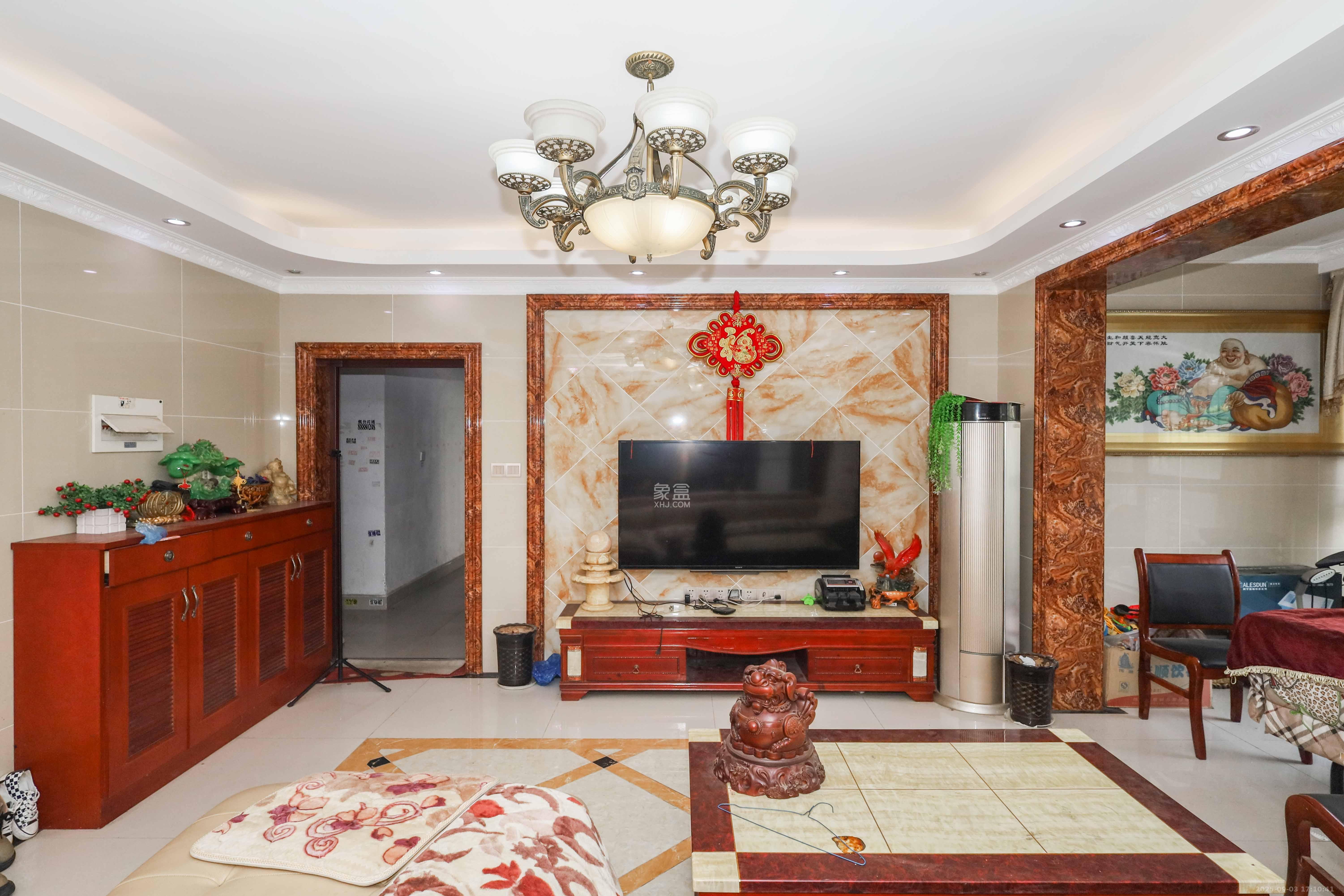 和沁园  4室2厅2卫    68.0万客厅