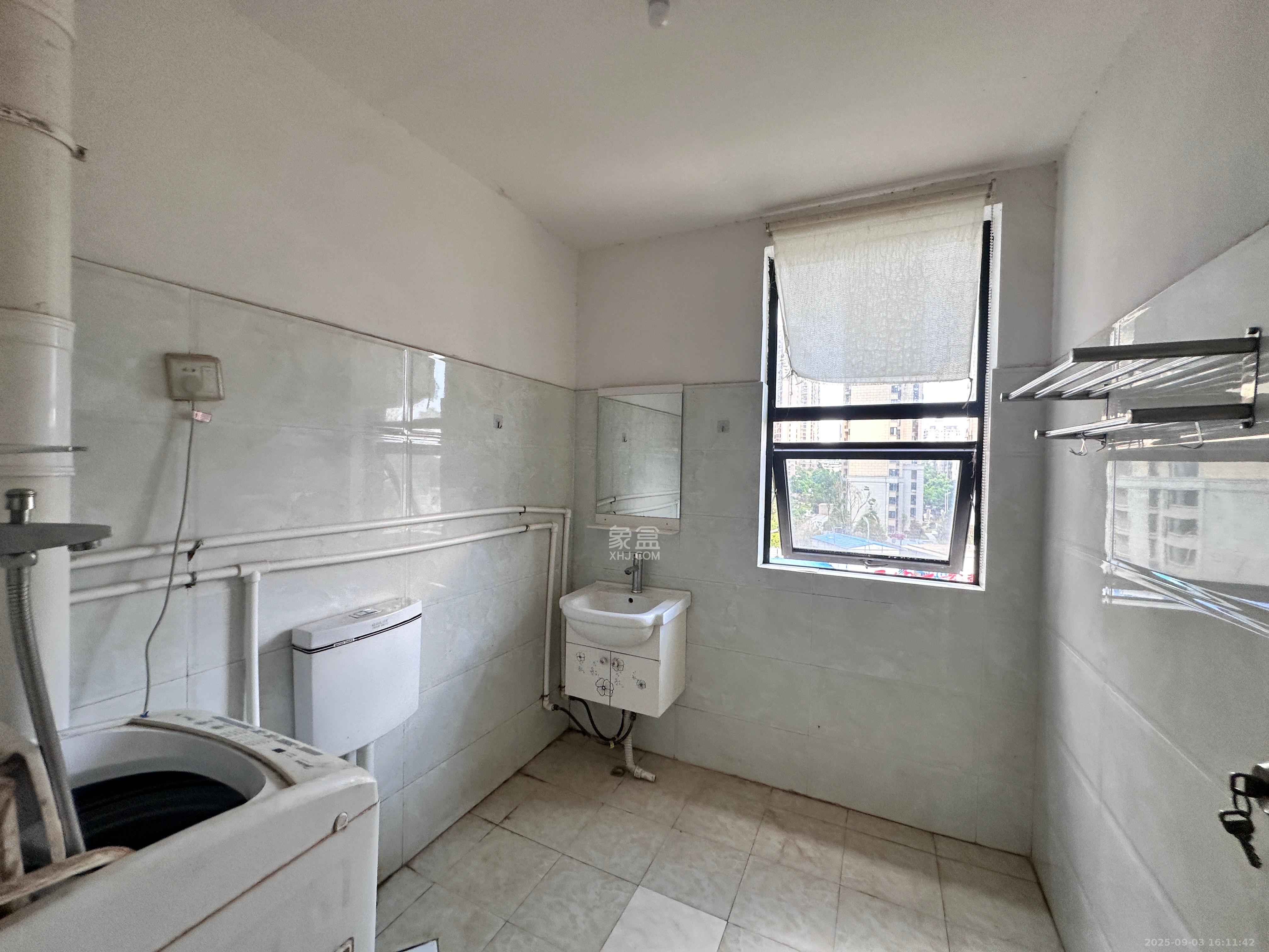 慢步江湾  3室2厅2卫    2000.0元/月室内图