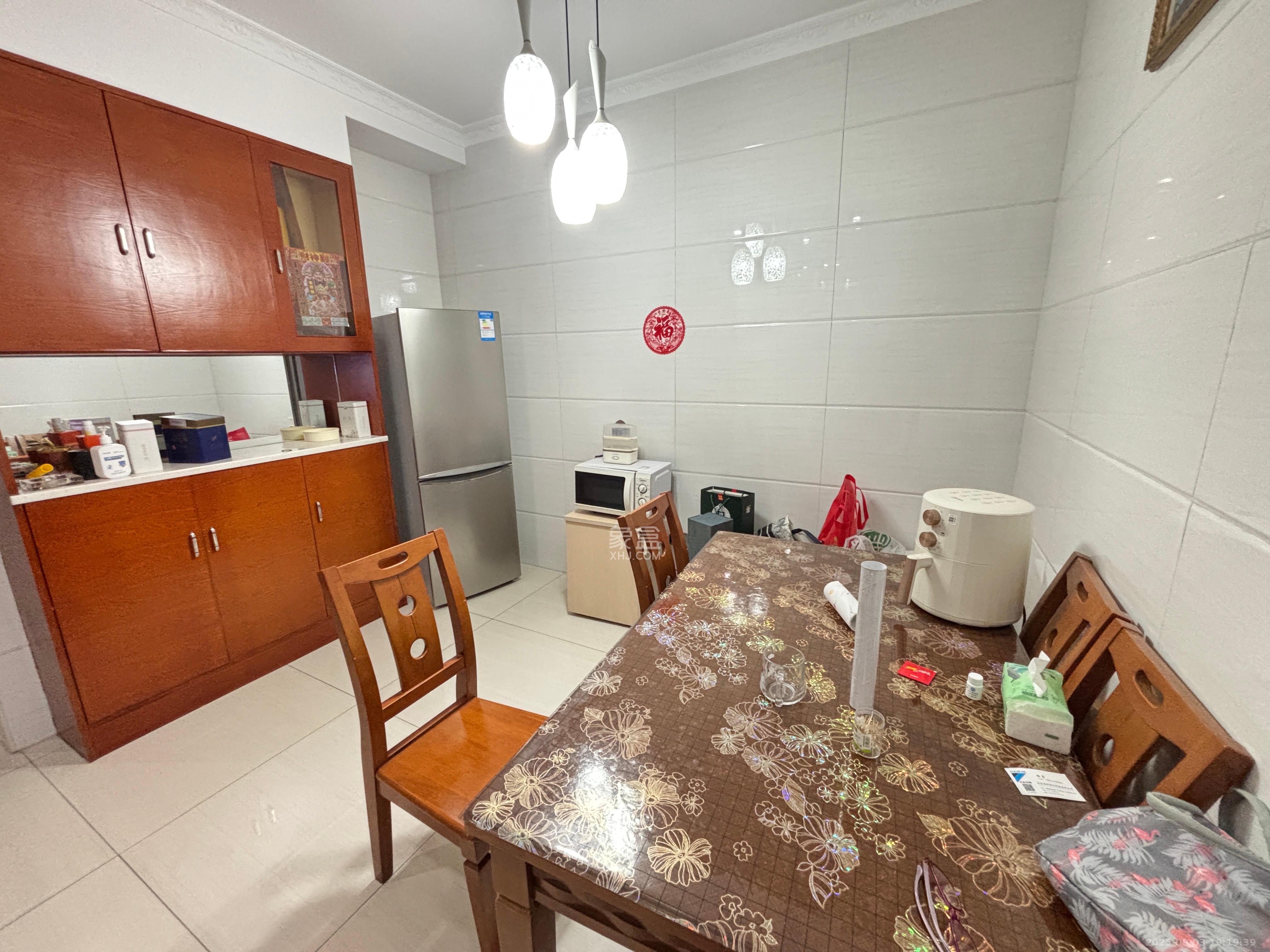 鑫远湘府逸园  4室2厅2卫    2800.0元/月室内图