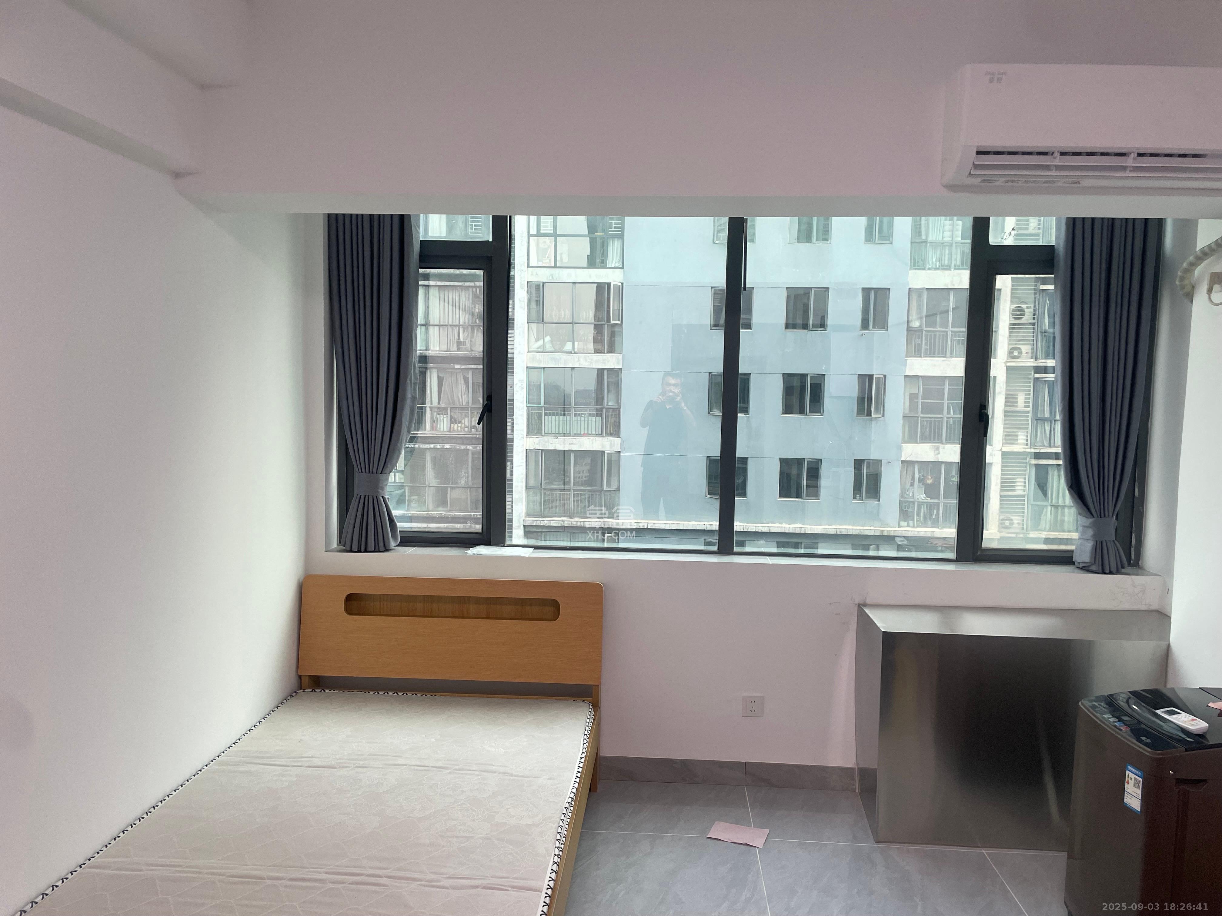 湘域中央  1室1厅1卫    2200.0元/月室内图