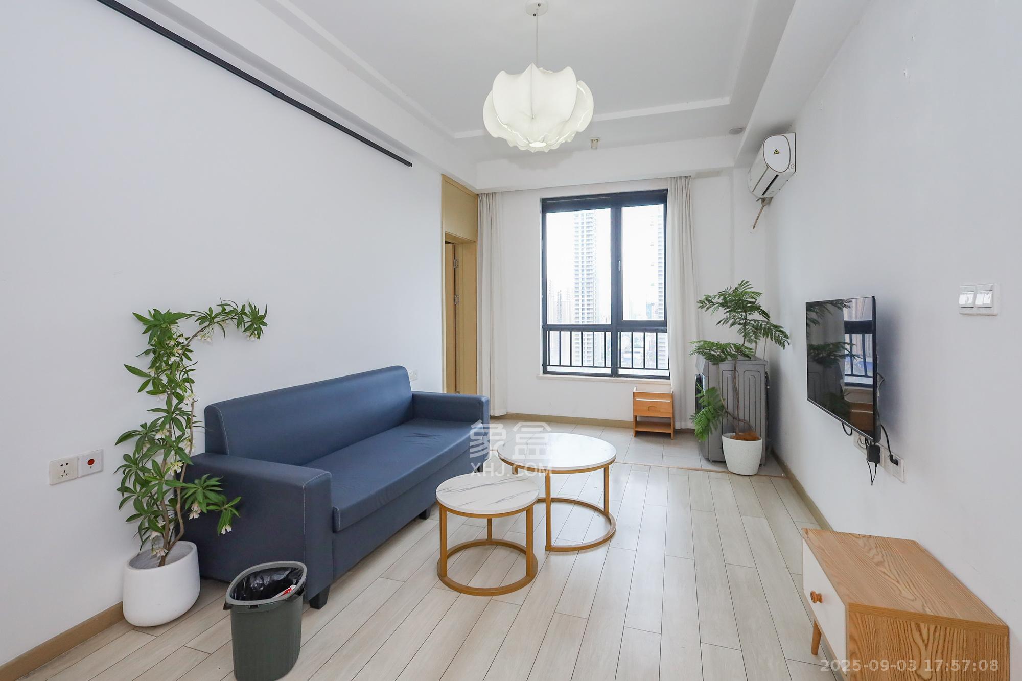 启迪协信中心  2室2厅1卫    60.0万 启迪协信中心  2室2厅1卫    60.0万客厅