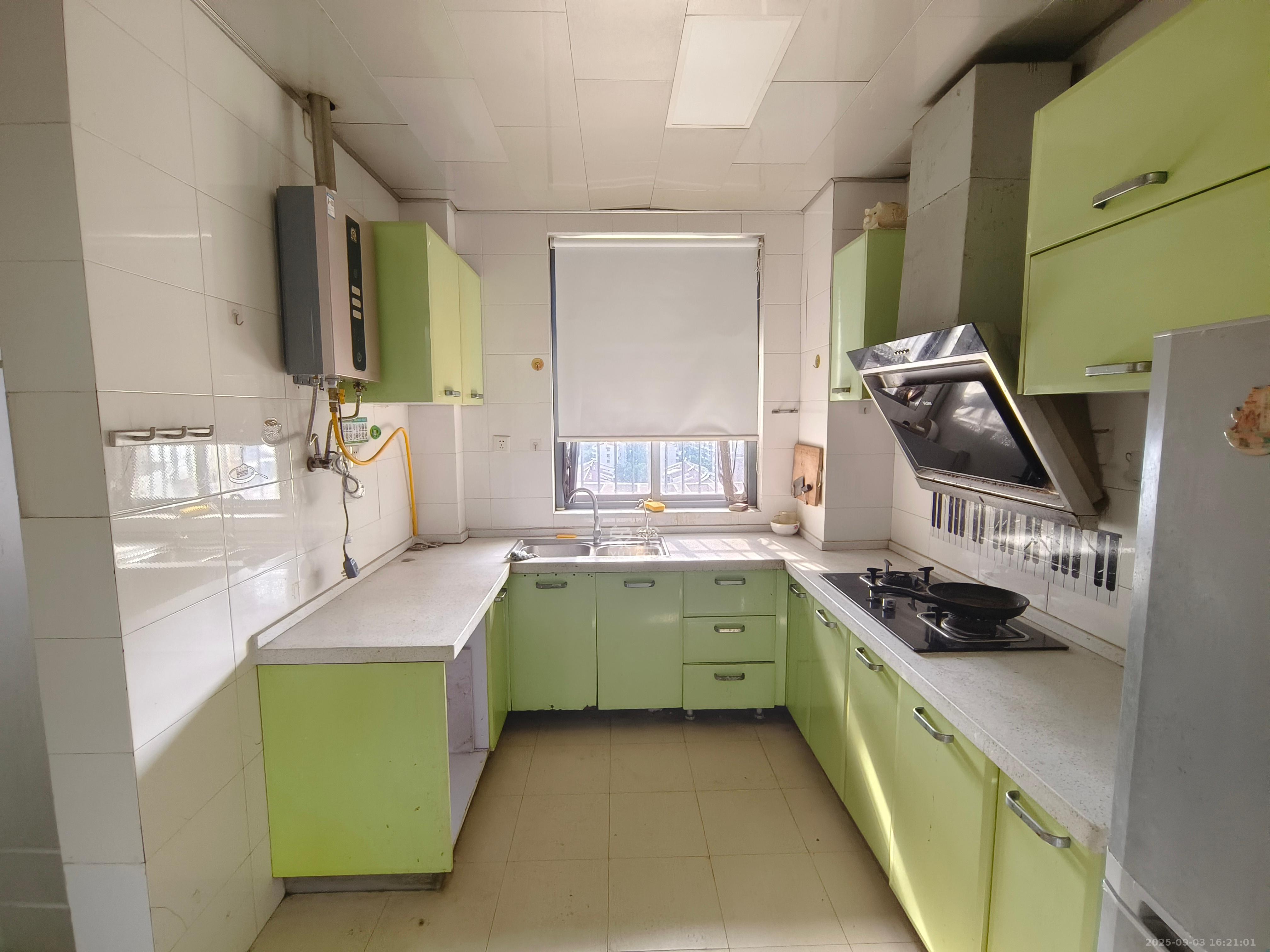 芙蓉苑 4室2厅3卫 3600.0元/月 芙蓉苑 4室2厅3卫 3600.0元/月室内图