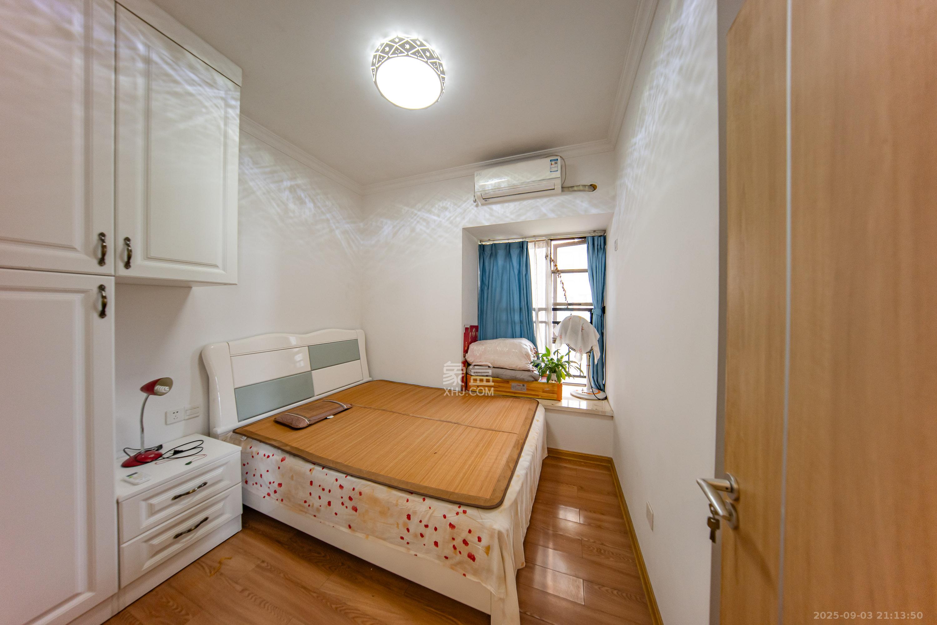 江山帝景哈佛  3室2厅1卫    68.5万 江山帝景哈佛  3室2厅1卫    68.5万卧室