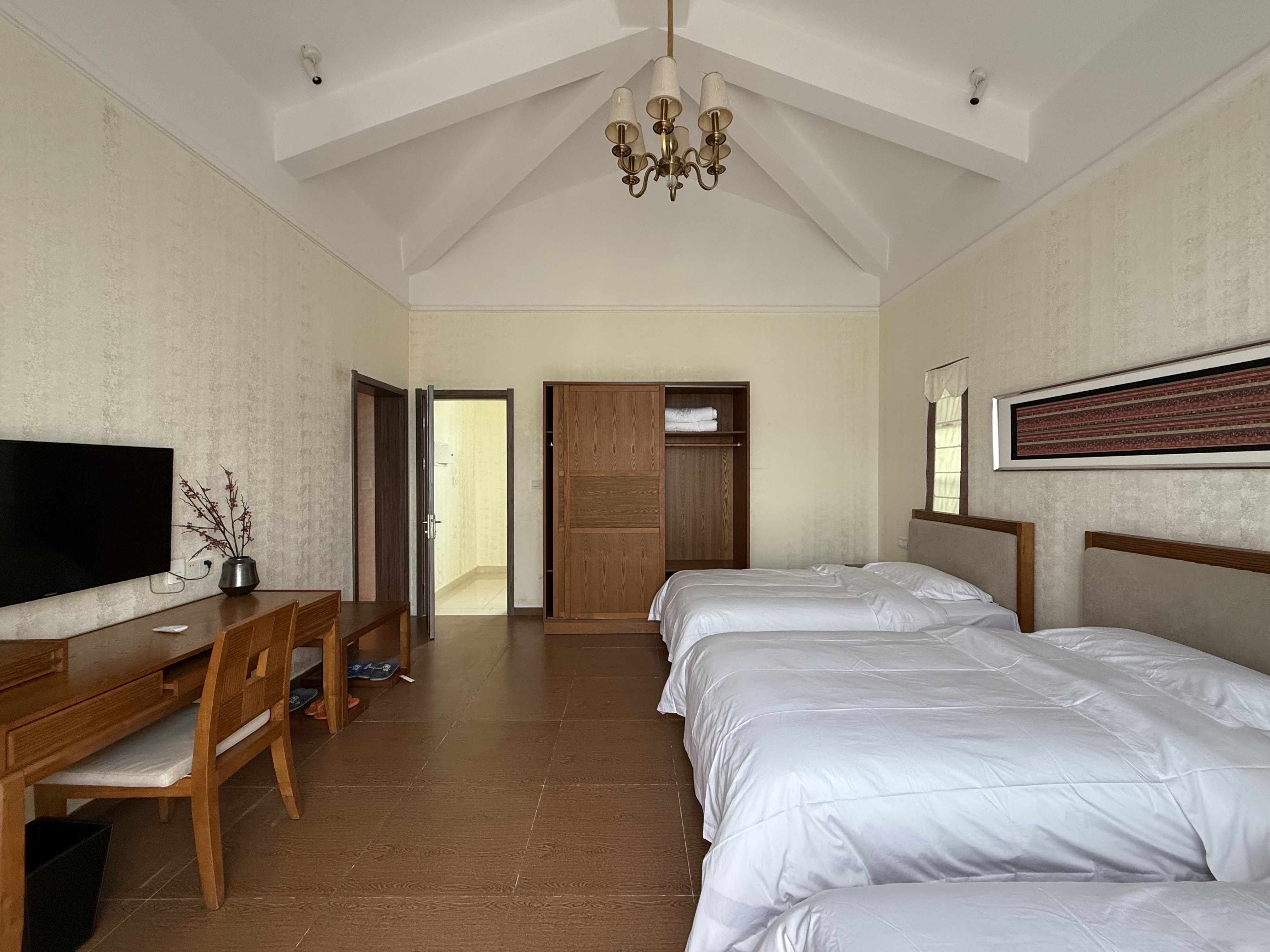 碧桂园 6室2厅3卫 158.0万 碧桂园 6室2厅3卫 158.0万客厅