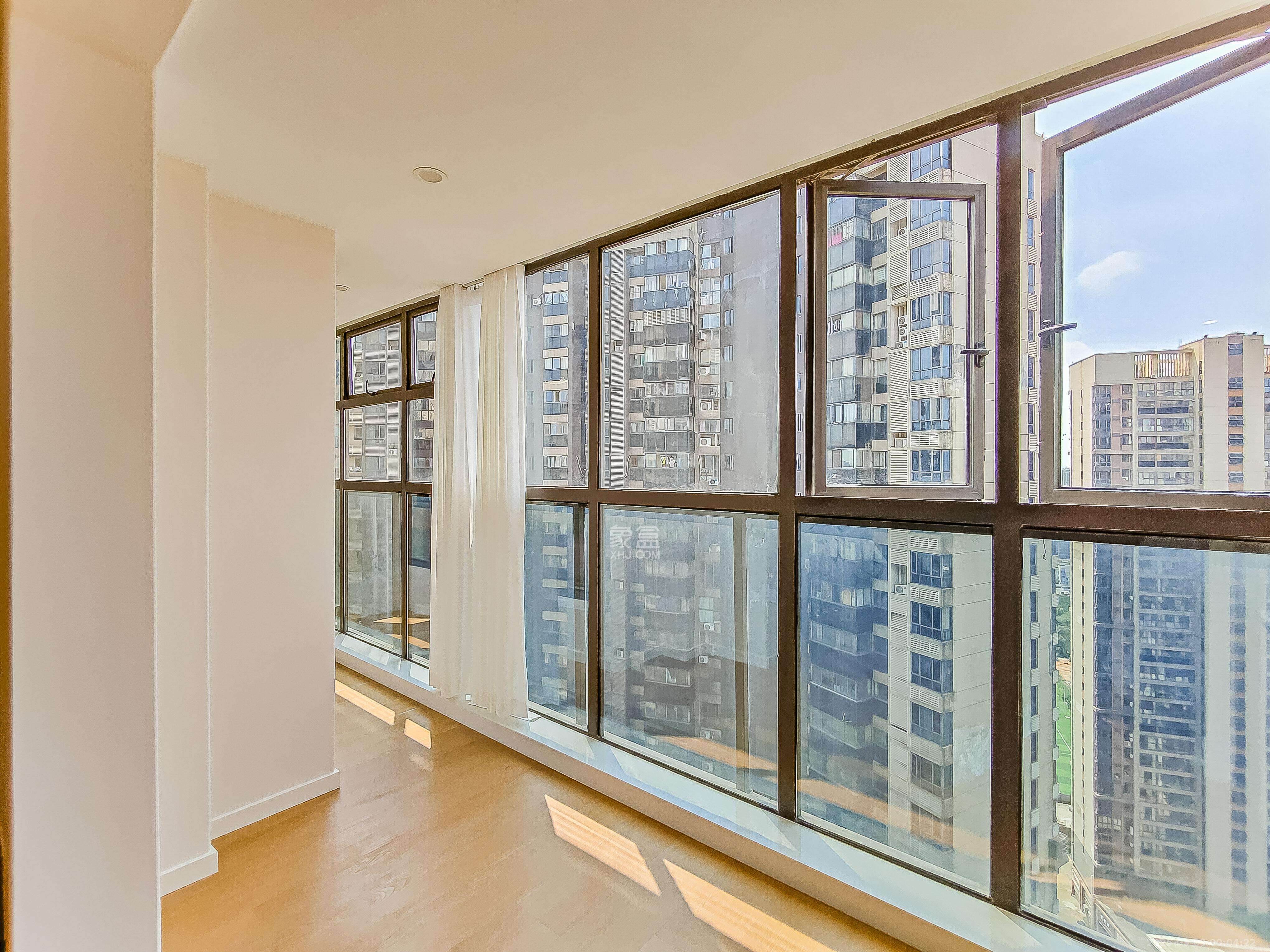 通用时代国际社区  3室2厅2卫    128.8万 通用时代国际社区  3室2厅2卫    128.8万阳台