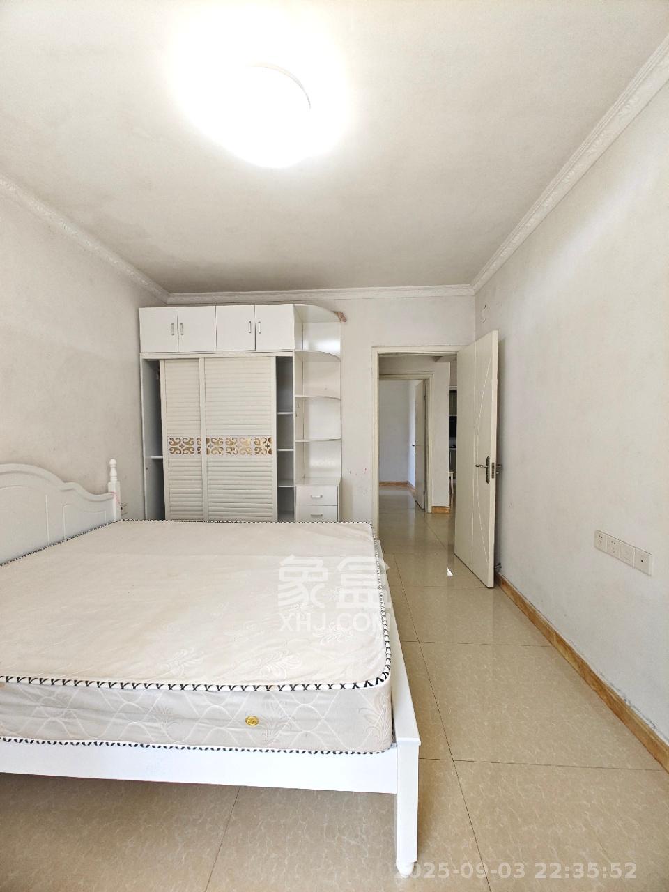 华润凤凰城三期  2室1厅1卫    2500.0元/月 华润凤凰城三期  2室1厅1卫    2500.0元/月室内图