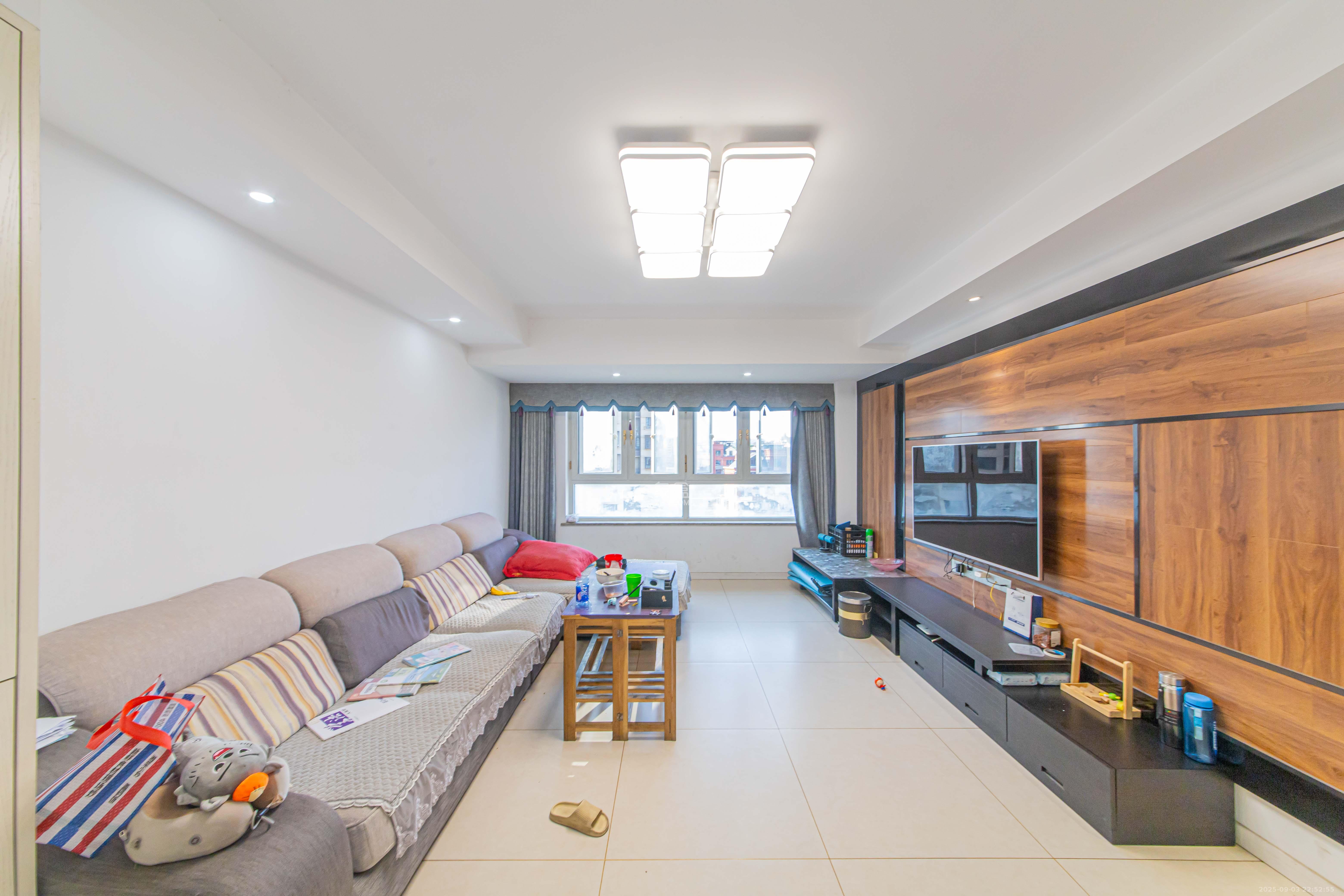 北辰中央公园B区 4室2厅1卫 112.0万 北辰中央公园B区 4室2厅1卫 112.0万客厅