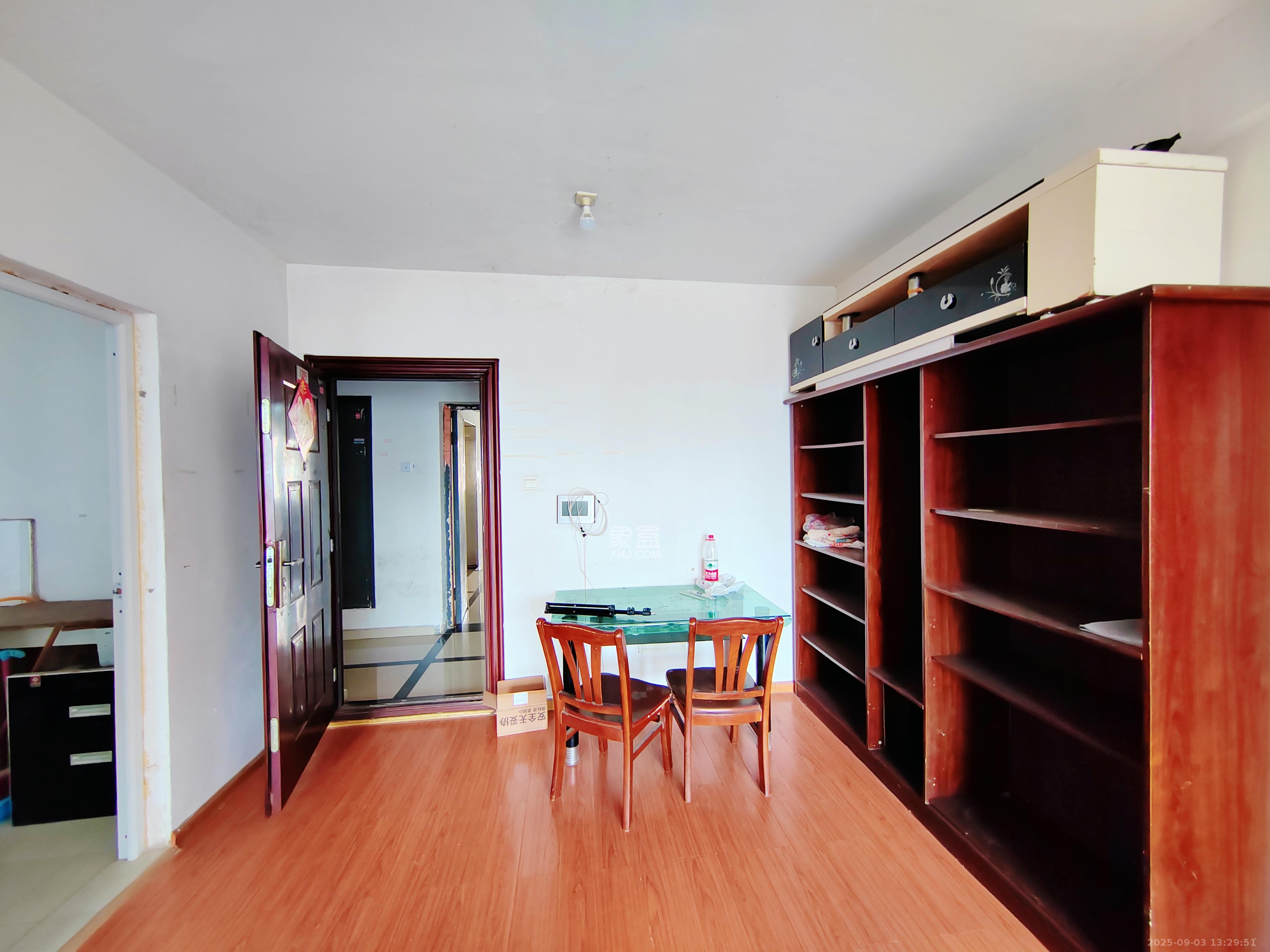 万国城(当代满庭春MOMA)一期  2室2厅1卫    1700.0元/月 万国城(当代满庭春MOMA)一期  2室2厅1卫    1700.0元/月