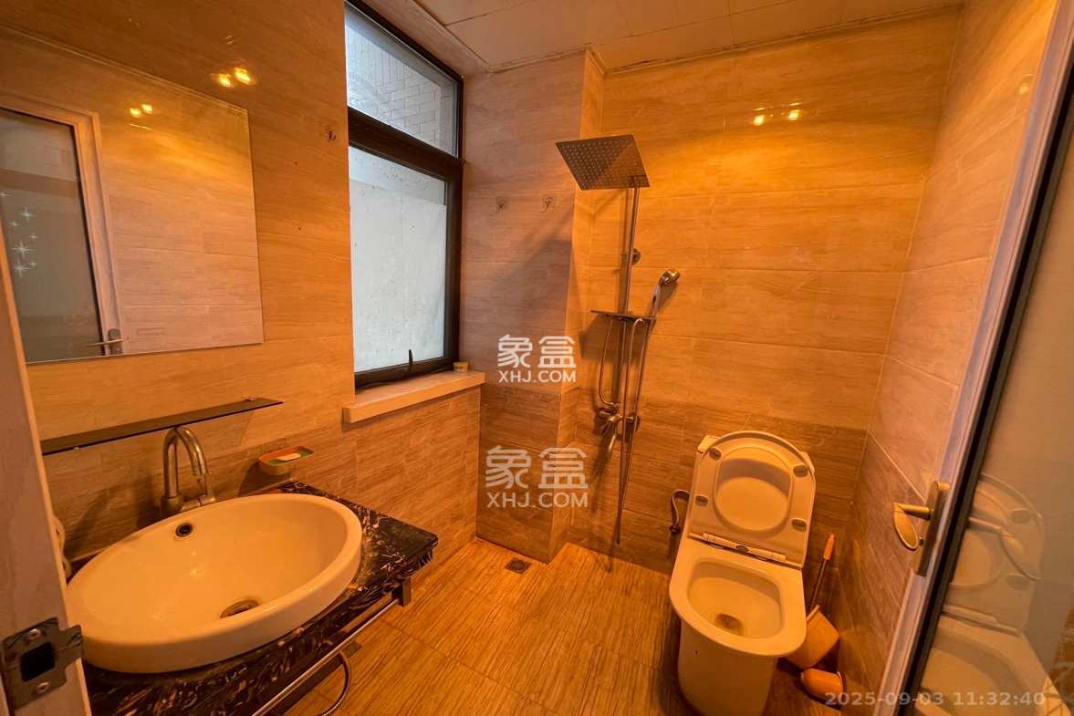 中南红领邦(红星嘉和苑)  3室2厅2卫    2400.0元/月 中南红领邦(红星嘉和苑)  3室2厅2卫    2400.0元/月室内图