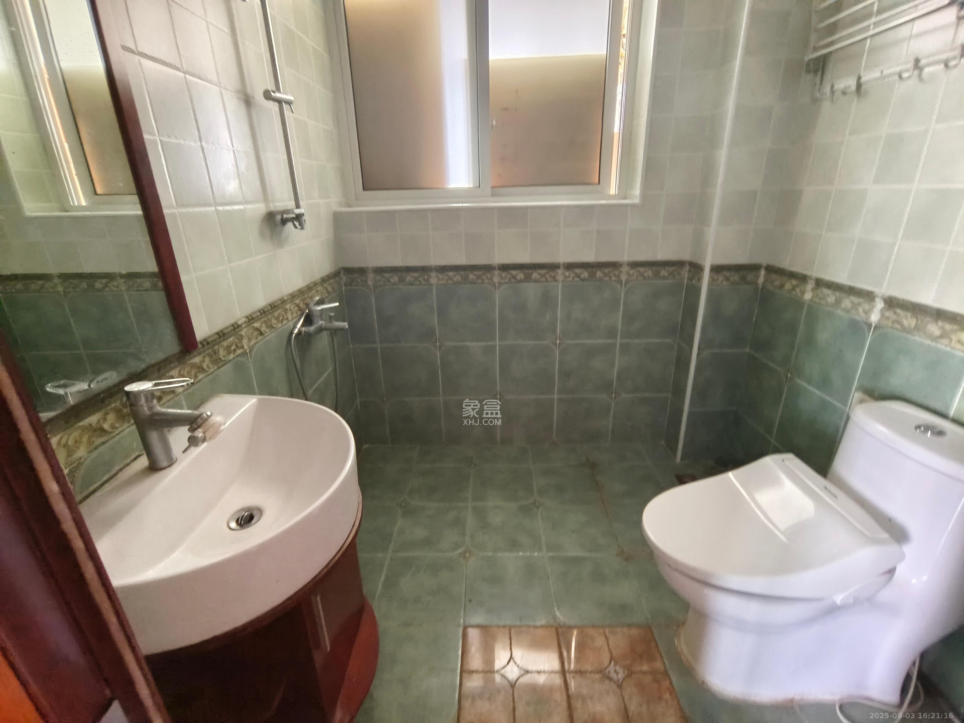 芙蓉苑 4室2厅3卫 3600.0元/月 芙蓉苑 4室2厅3卫 3600.0元/月室内图