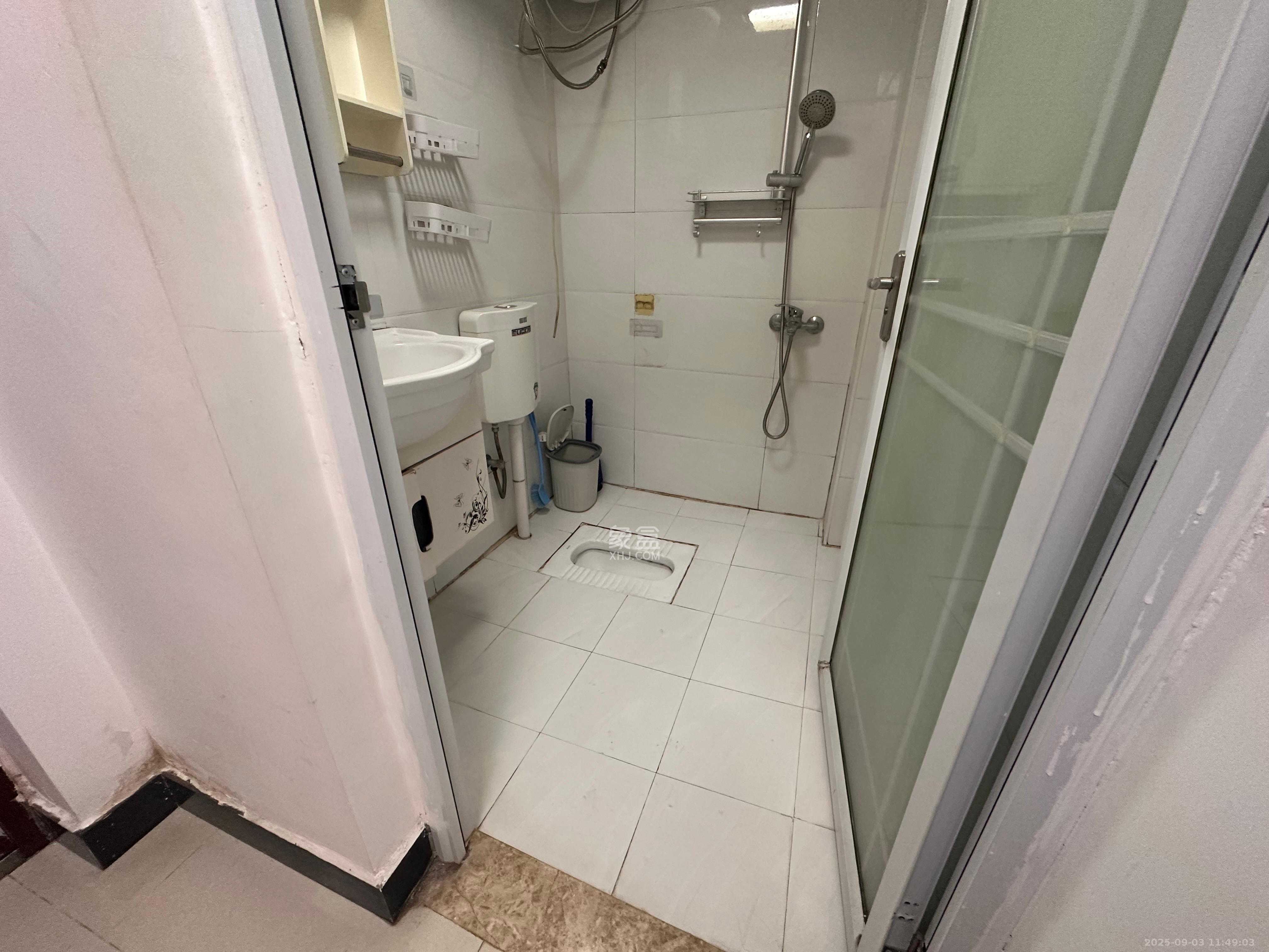 钱隆樽品(一、二、三期)  1室1厅1卫    1400.0元/月室内图