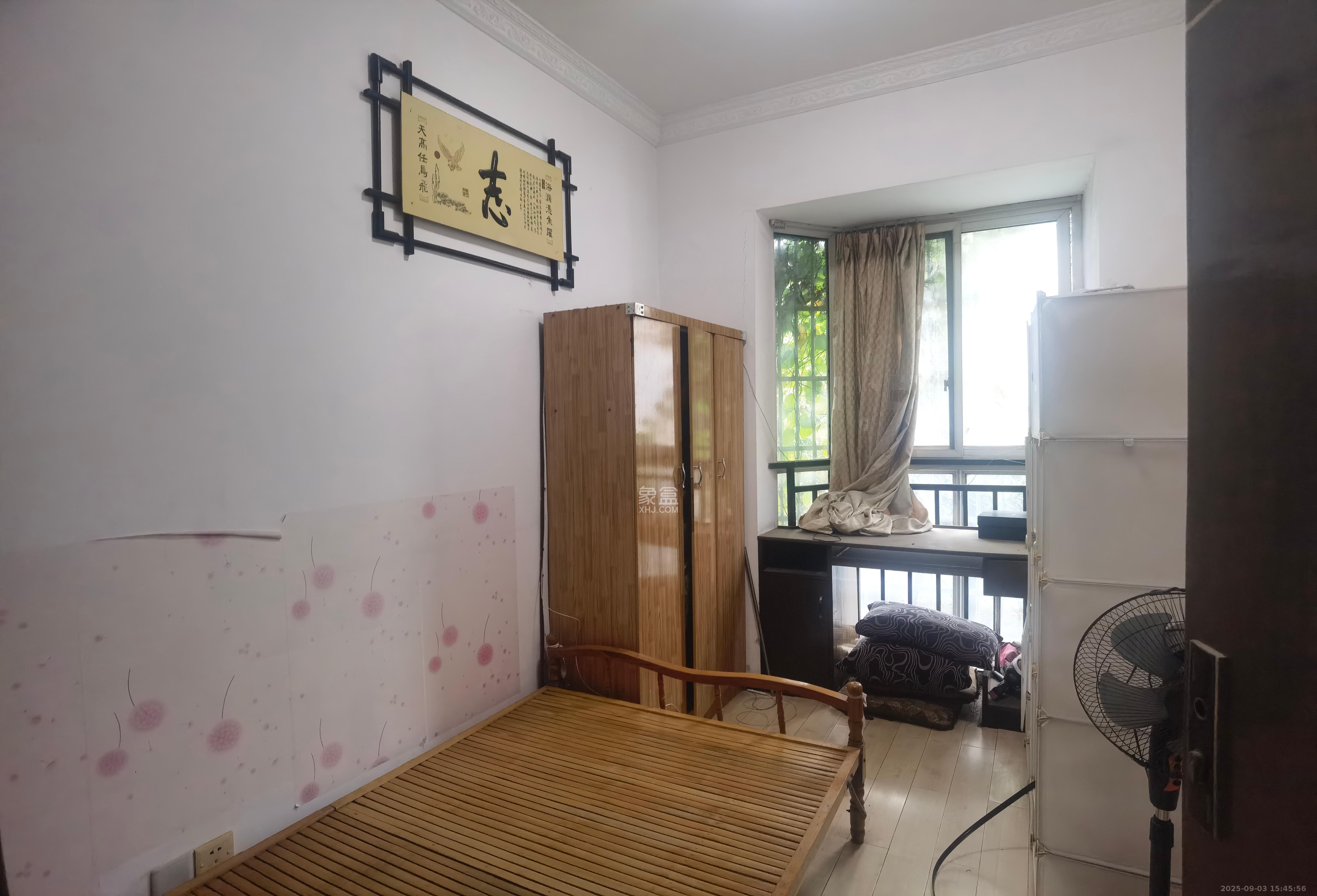 幸福洋房  4室2厅2卫   1700.00元/月室内图