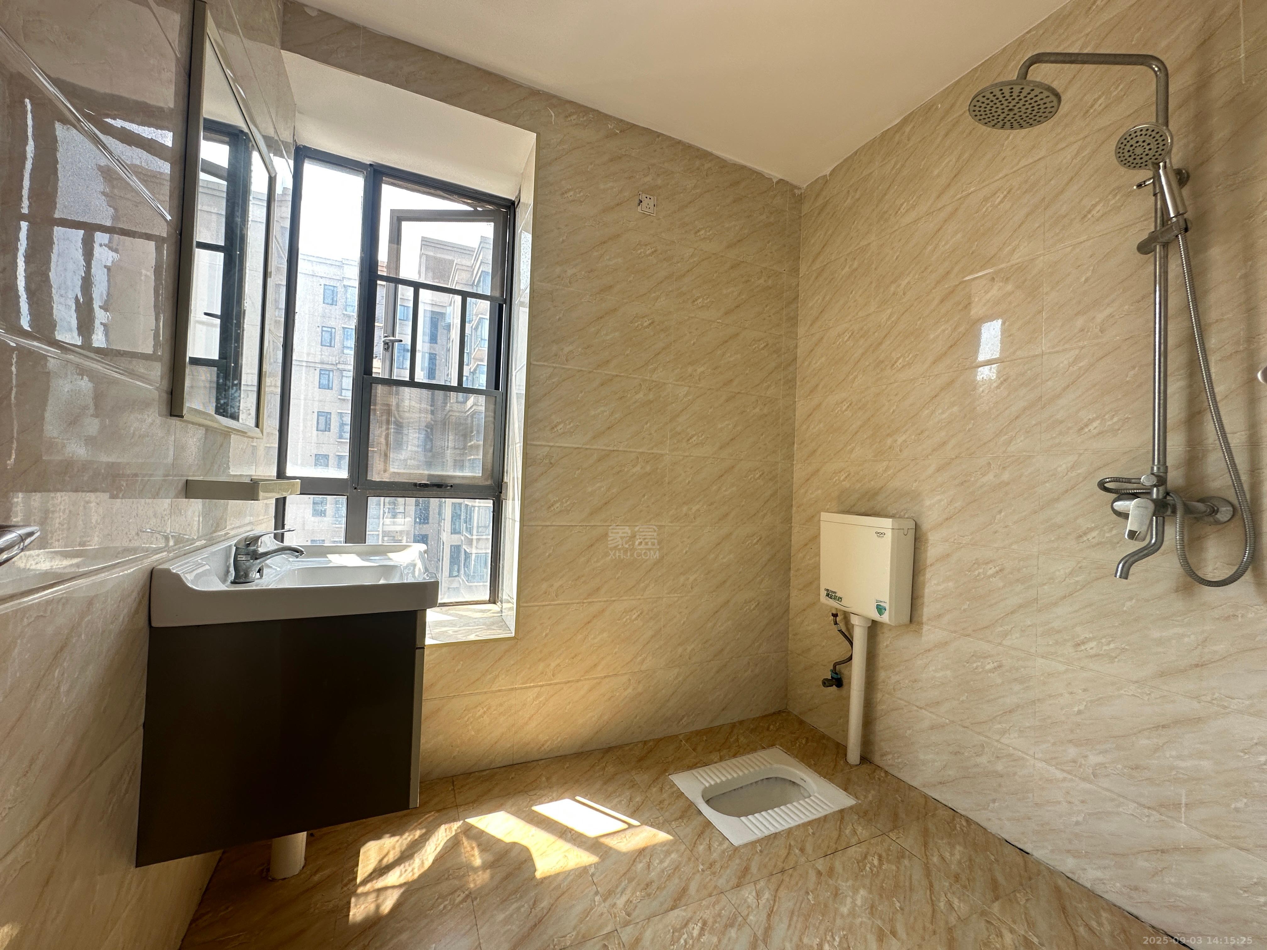 山水洲城华晨第一城 1室2厅2卫 1800.0元/月 山水洲城华晨第一城 1室2厅2卫 1800.0元/月室内图