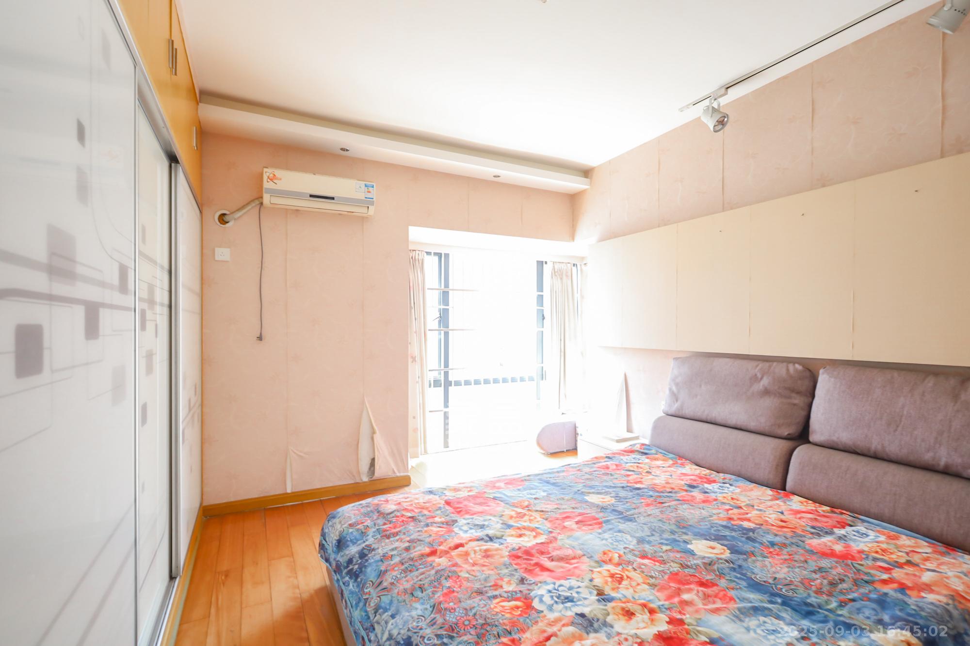 美林银谷  3室2厅2卫    98.0万卧室