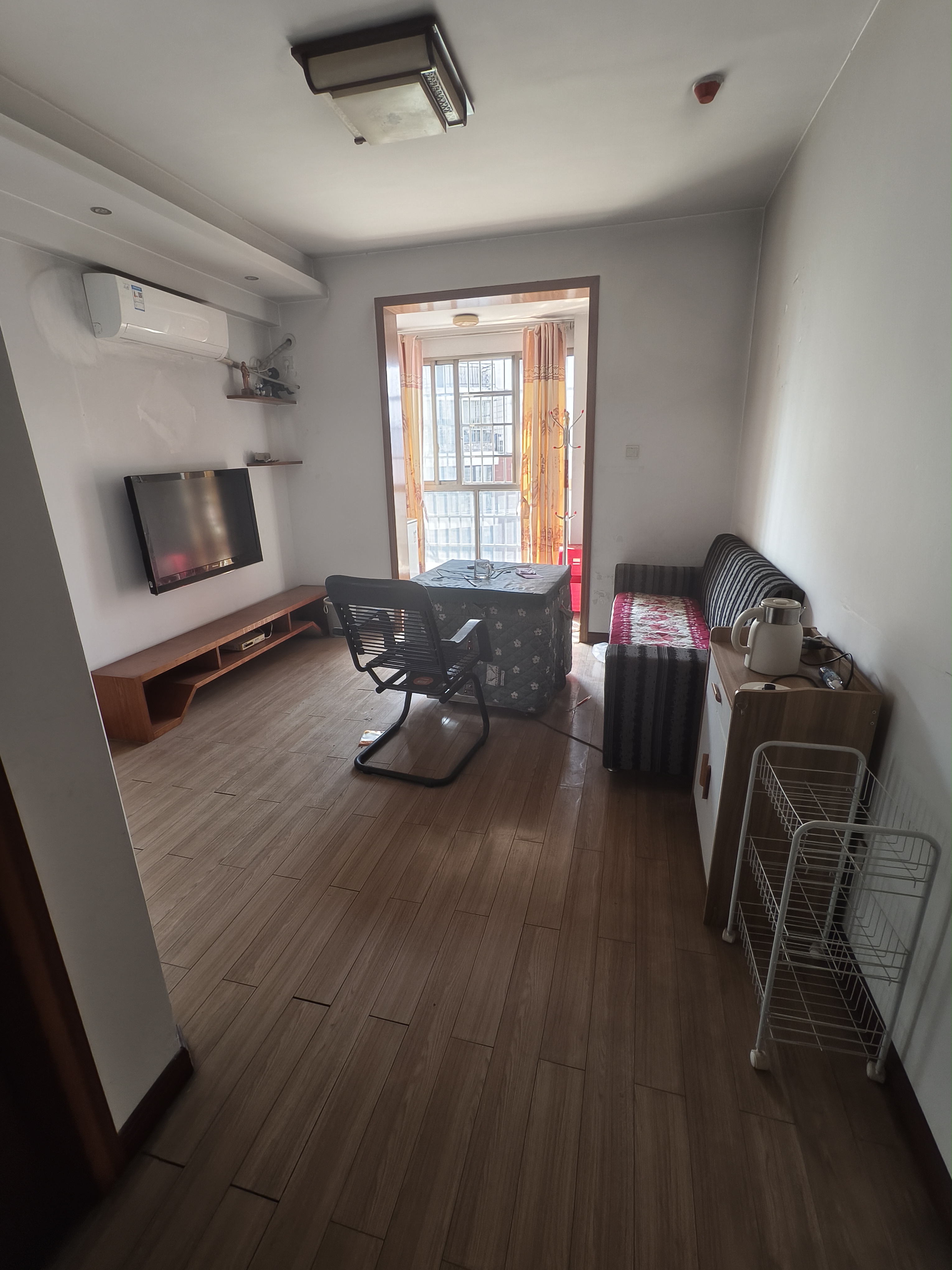 东方豪苑  1室1厅1卫    900.0元/月