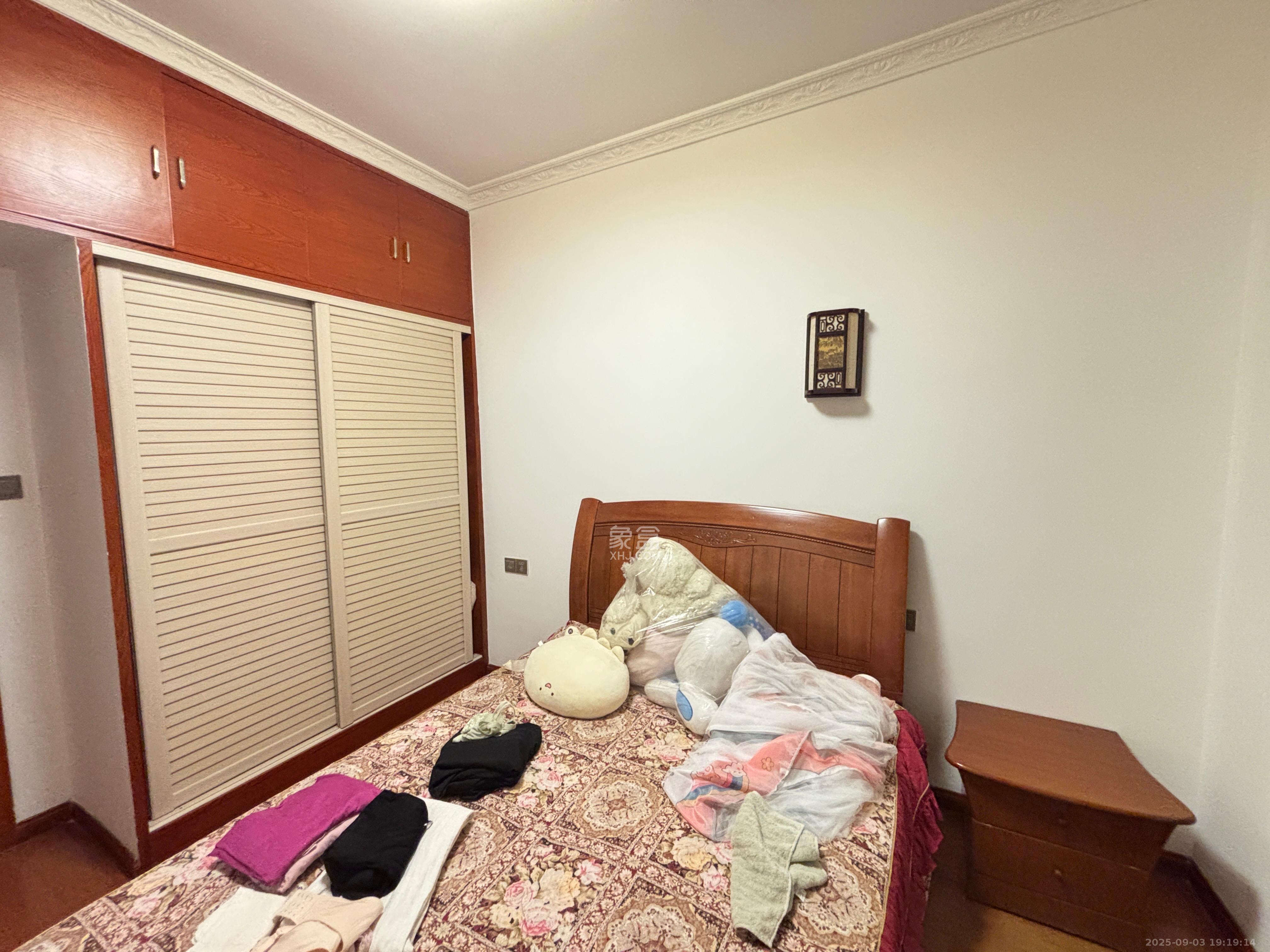 鑫远湘府逸园  4室2厅2卫    2800.0元/月室内图