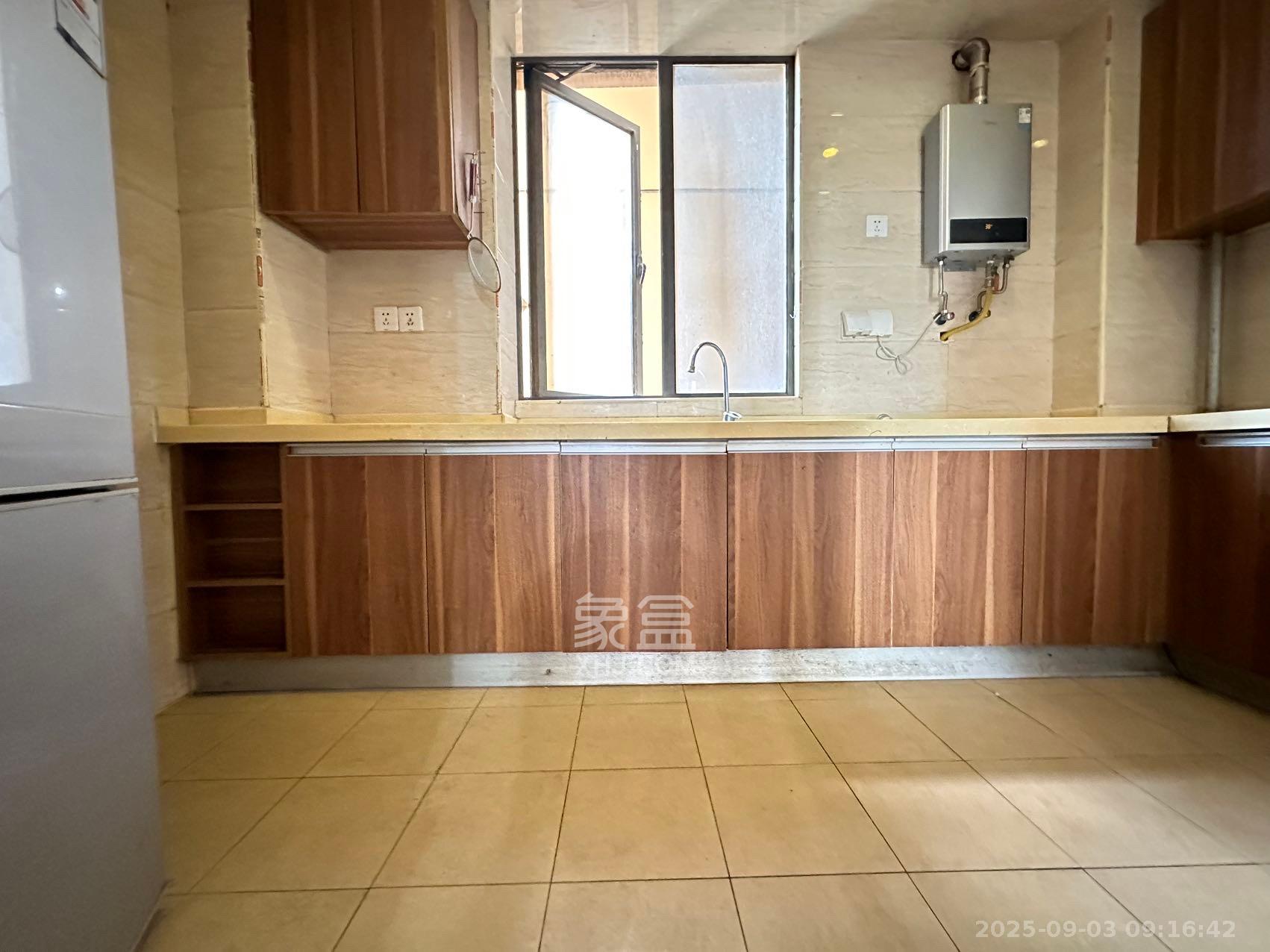 麓谷小镇 3室2厅2卫 2500.0元/月 麓谷小镇 3室2厅2卫 2500.0元/月室内图