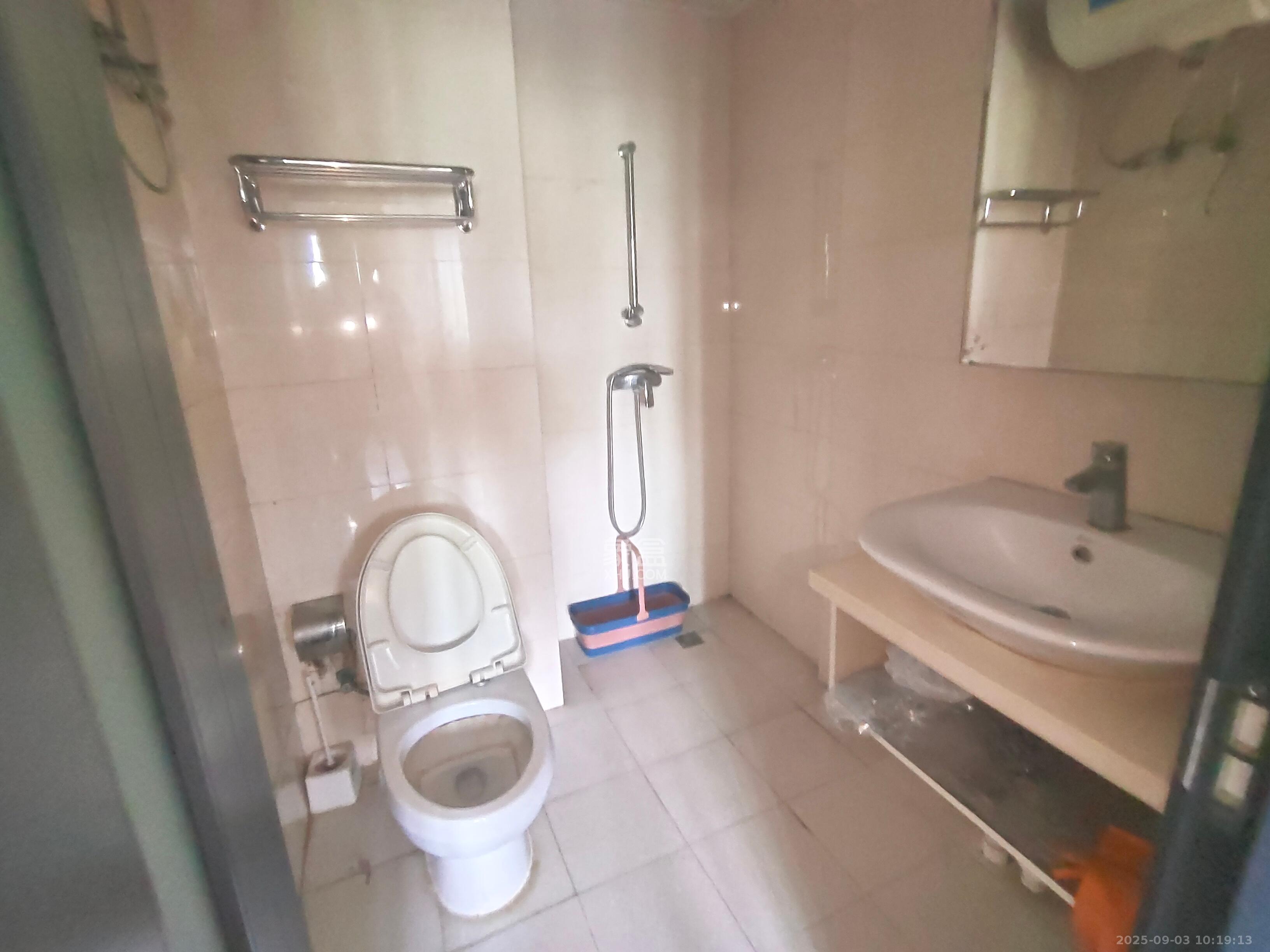 阳光100三期  3室2厅2卫    2600.0元/月 阳光100三期  3室2厅2卫    2600.0元/月室内图