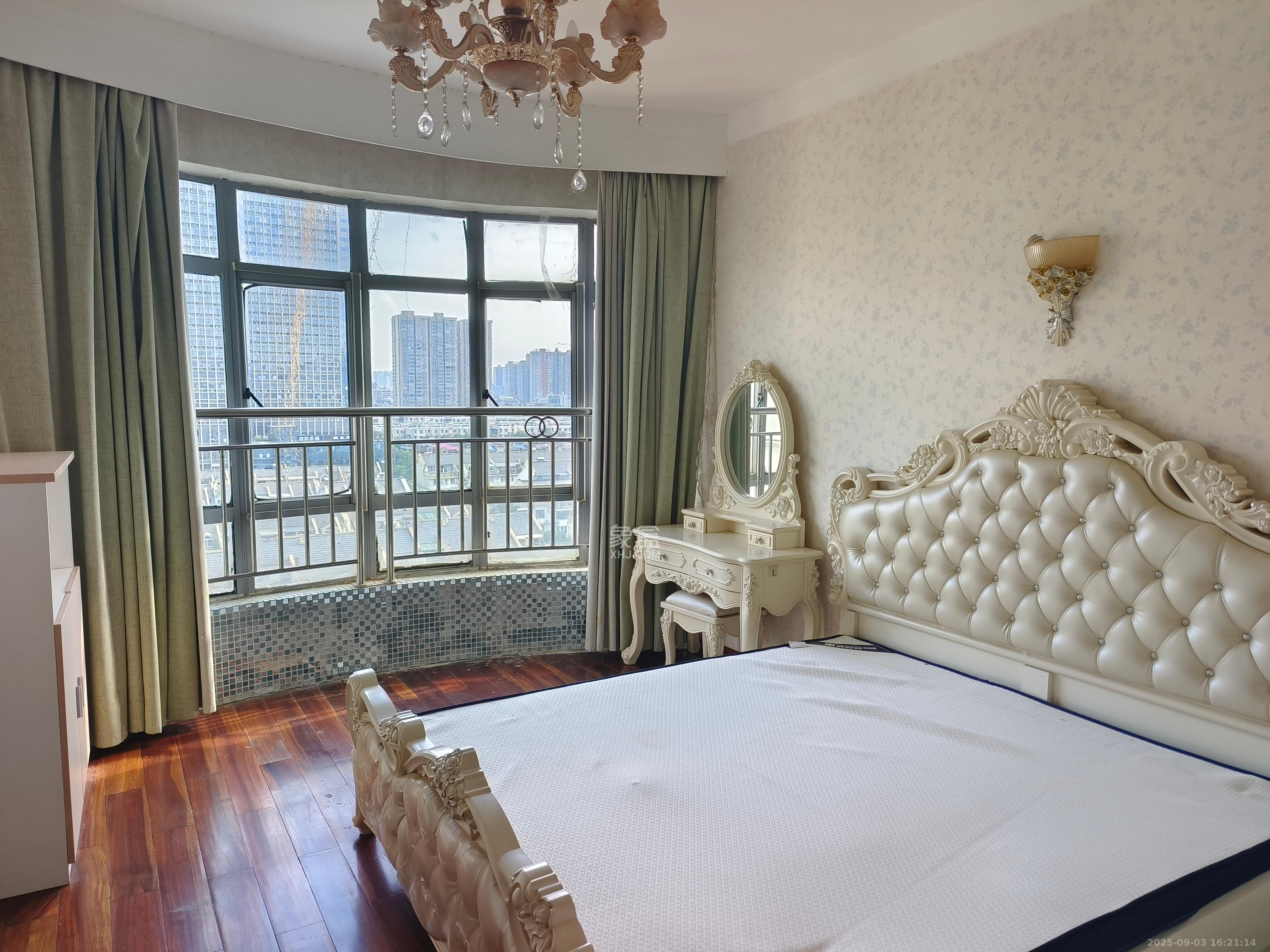 芙蓉苑 4室2厅3卫 3600.0元/月 芙蓉苑 4室2厅3卫 3600.0元/月室内图