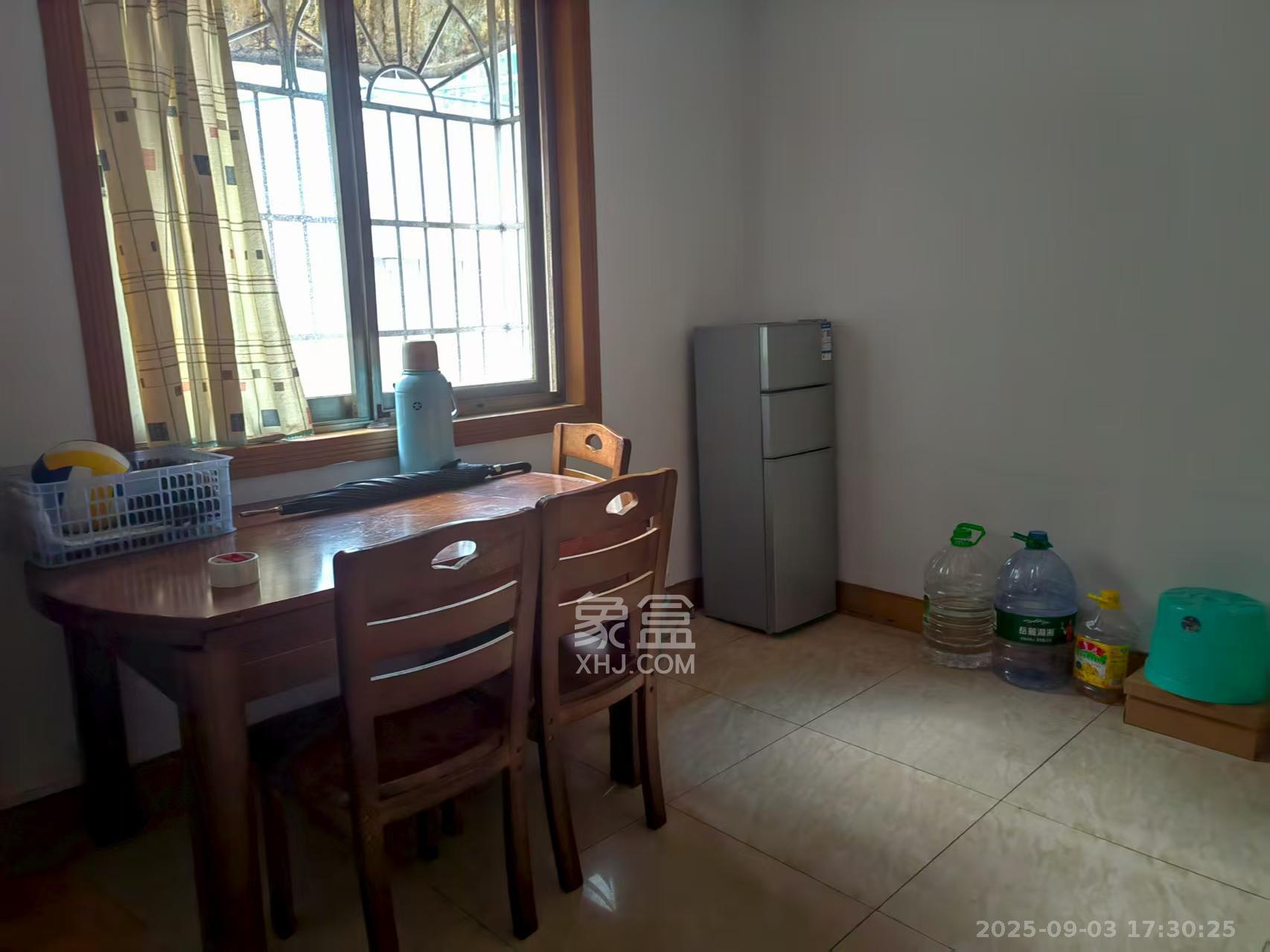 中南石油局宿舍  2室2厅1卫    2300.0元/月室内图