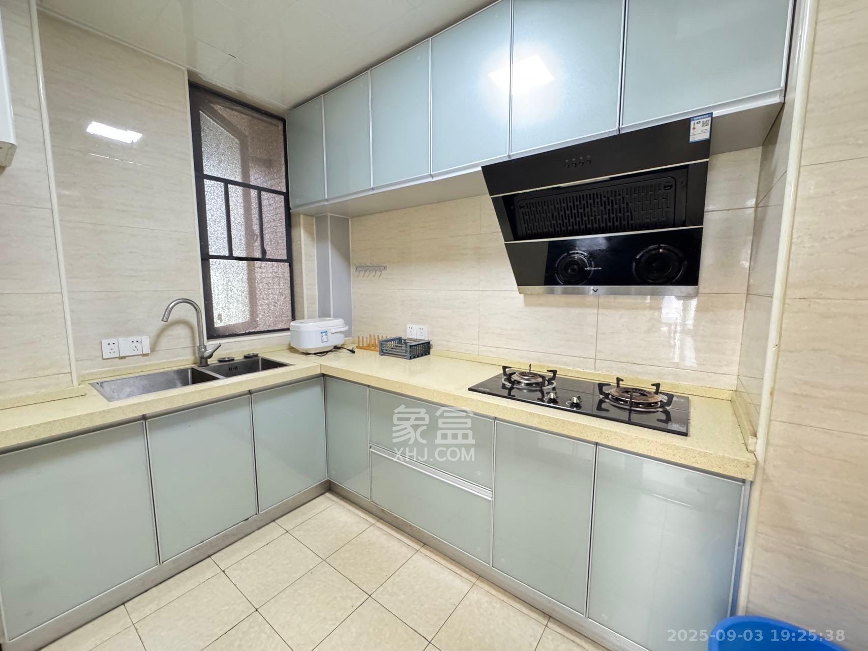 汇景豪庭  2室2厅1卫    2300.0元/月 汇景豪庭  2室2厅1卫    2300.0元/月室内图