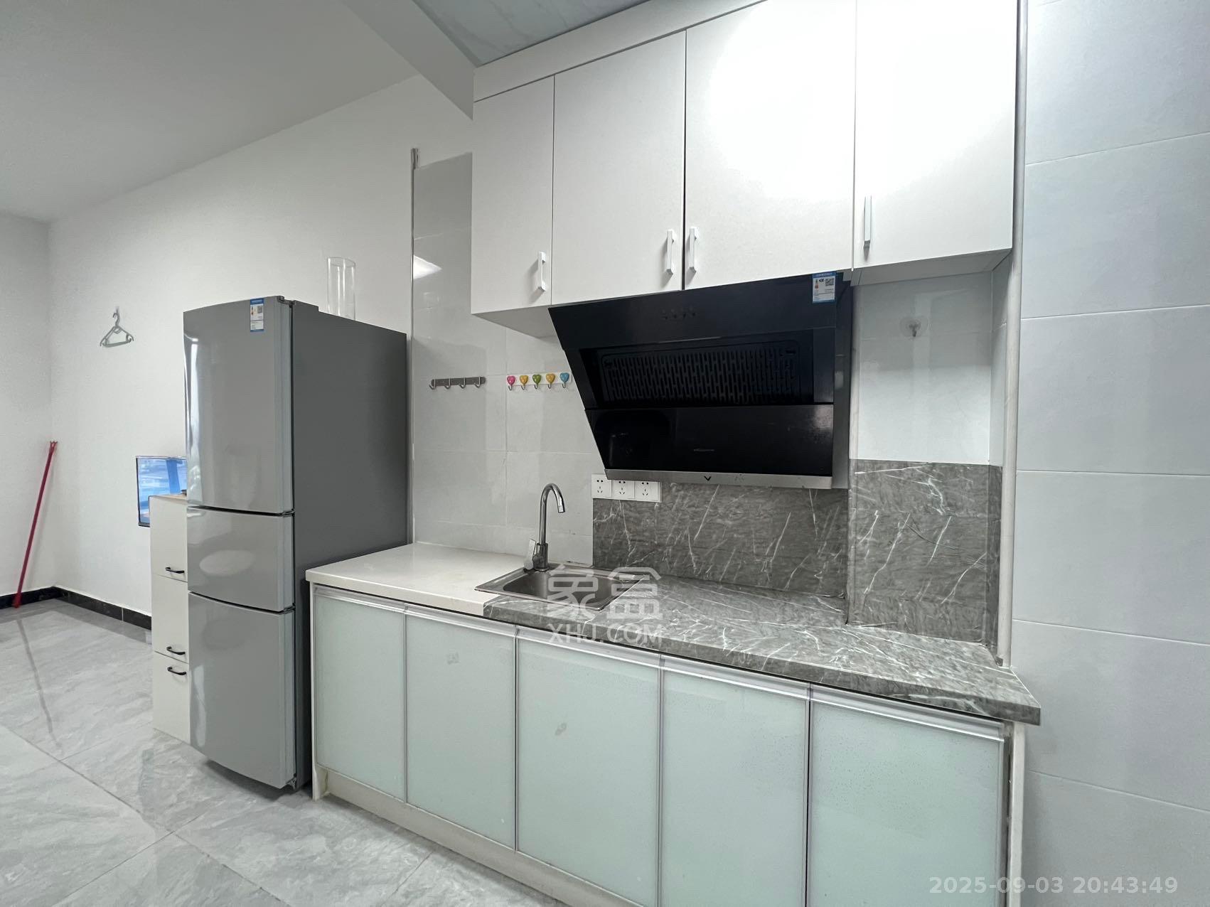 保利麓谷林语I区  1室1厅1卫    1350.0元/月室内图