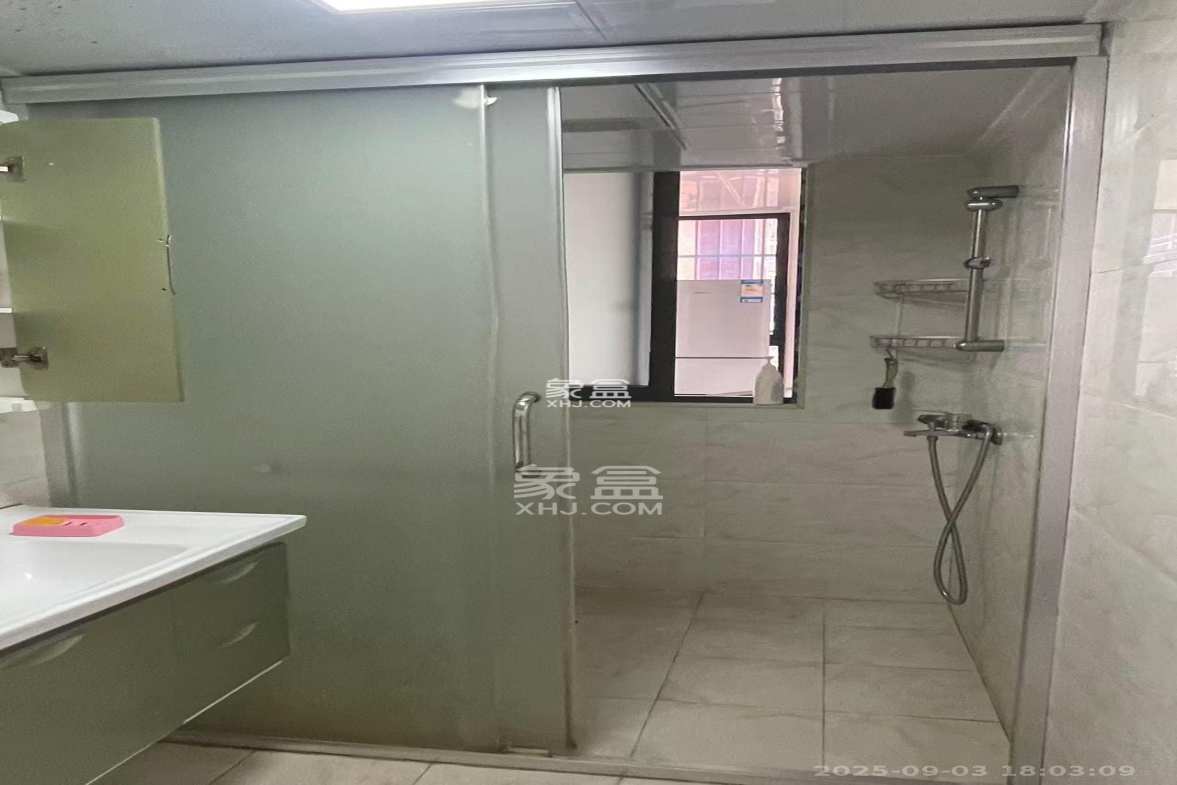 海德公园  4室2厅2卫    2200.0元/月 海德公园  4室2厅2卫    2200.0元/月室内图