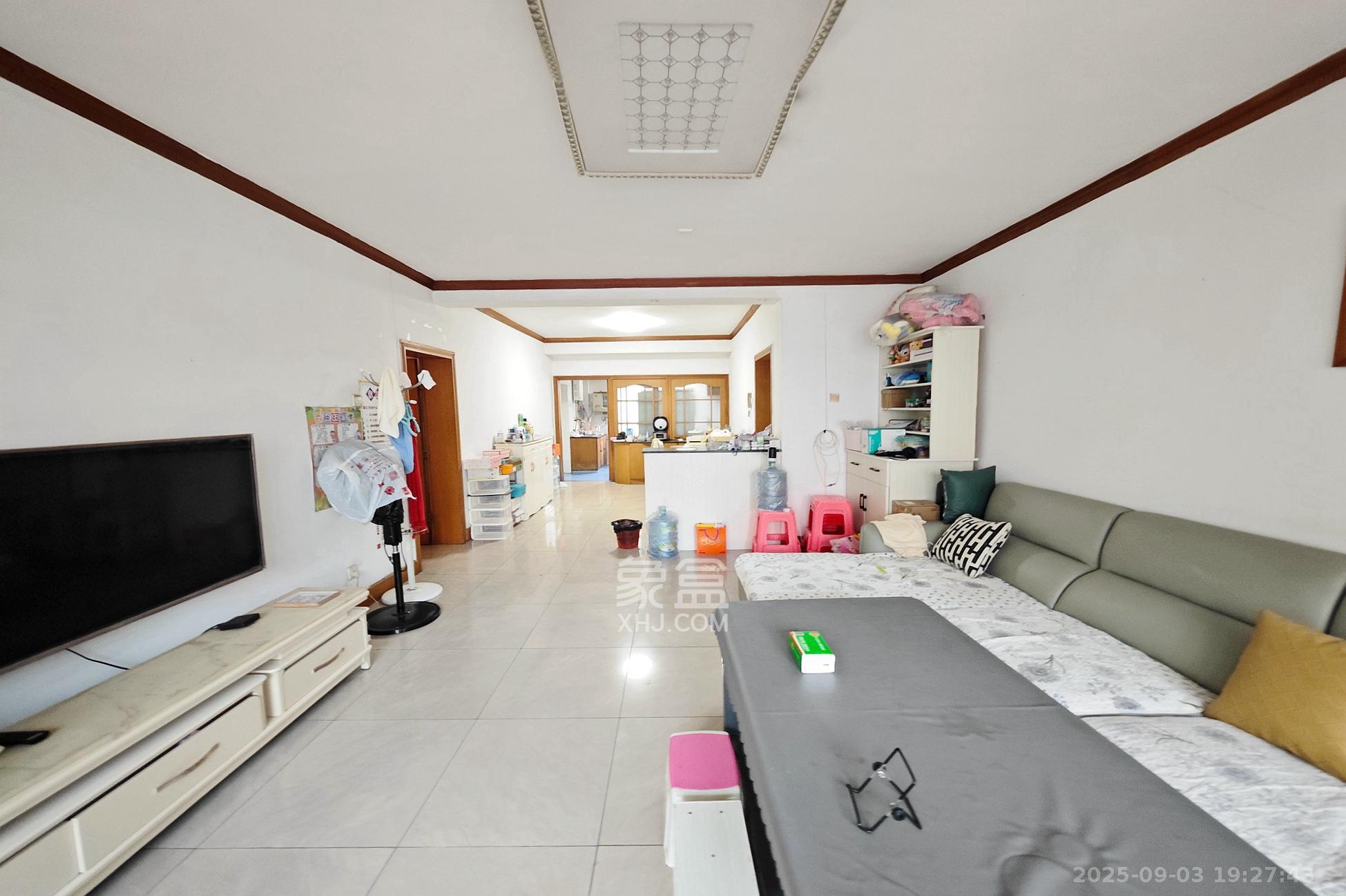 海华锦园  3室2厅2卫    60.0万客厅