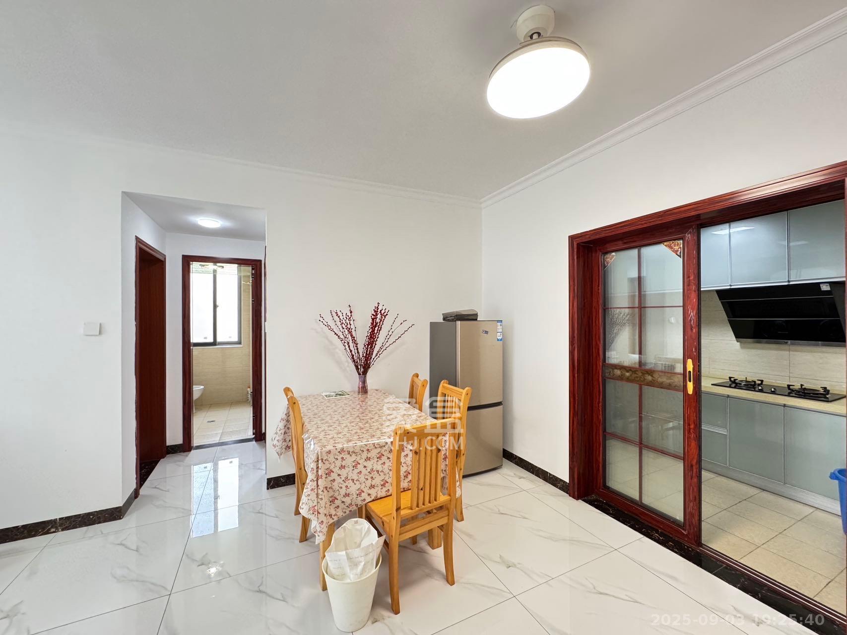 汇景豪庭  2室2厅1卫    2300.0元/月 汇景豪庭  2室2厅1卫    2300.0元/月室内图