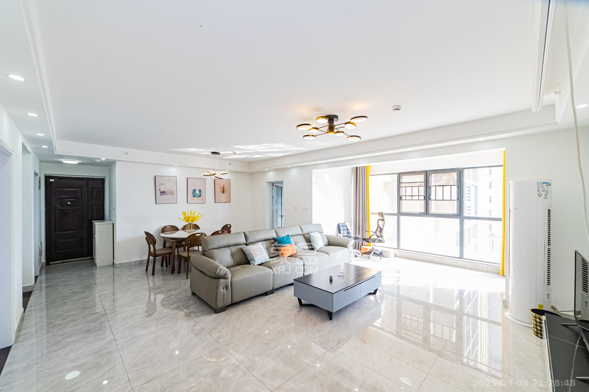 北辰三角洲E7区  4室2厅2卫    258.0万 北辰三角洲E7区  4室2厅2卫    258.0万客厅