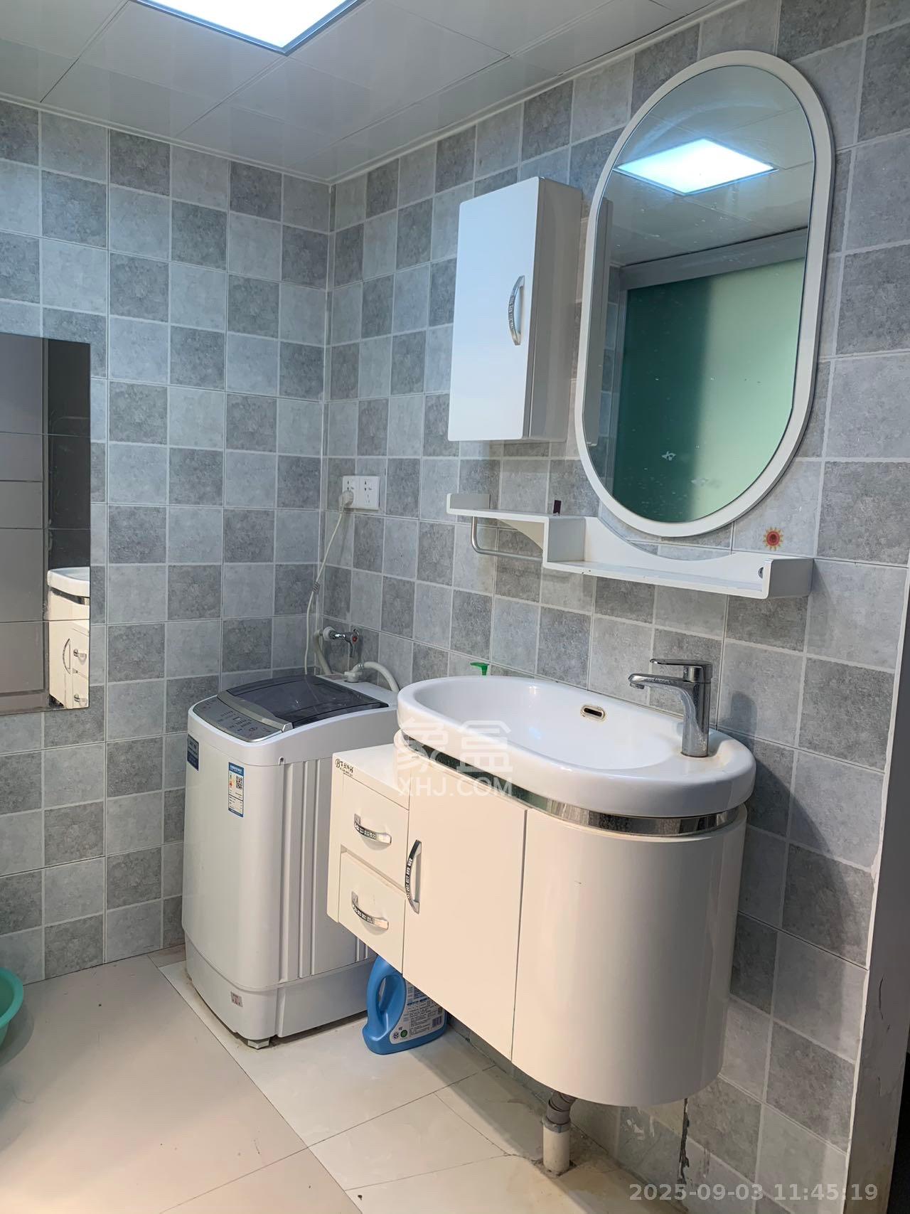 保利麓谷林语I区  1室1厅1卫    1400.0元/月室内图