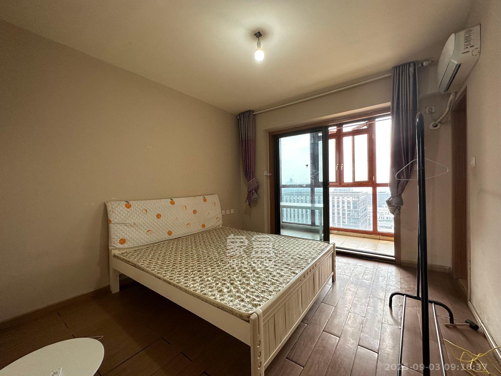 麓谷小镇 3室2厅2卫 2500.0元/月 麓谷小镇 3室2厅2卫 2500.0元/月室内图